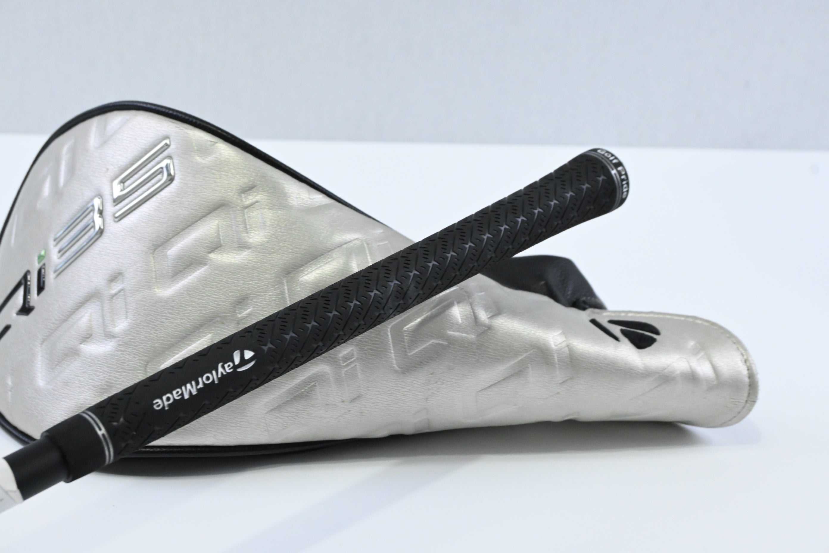Taylormade Qi35 Driver / 12 Degree / X-Flex KBS Reax Red 60 Shaft
