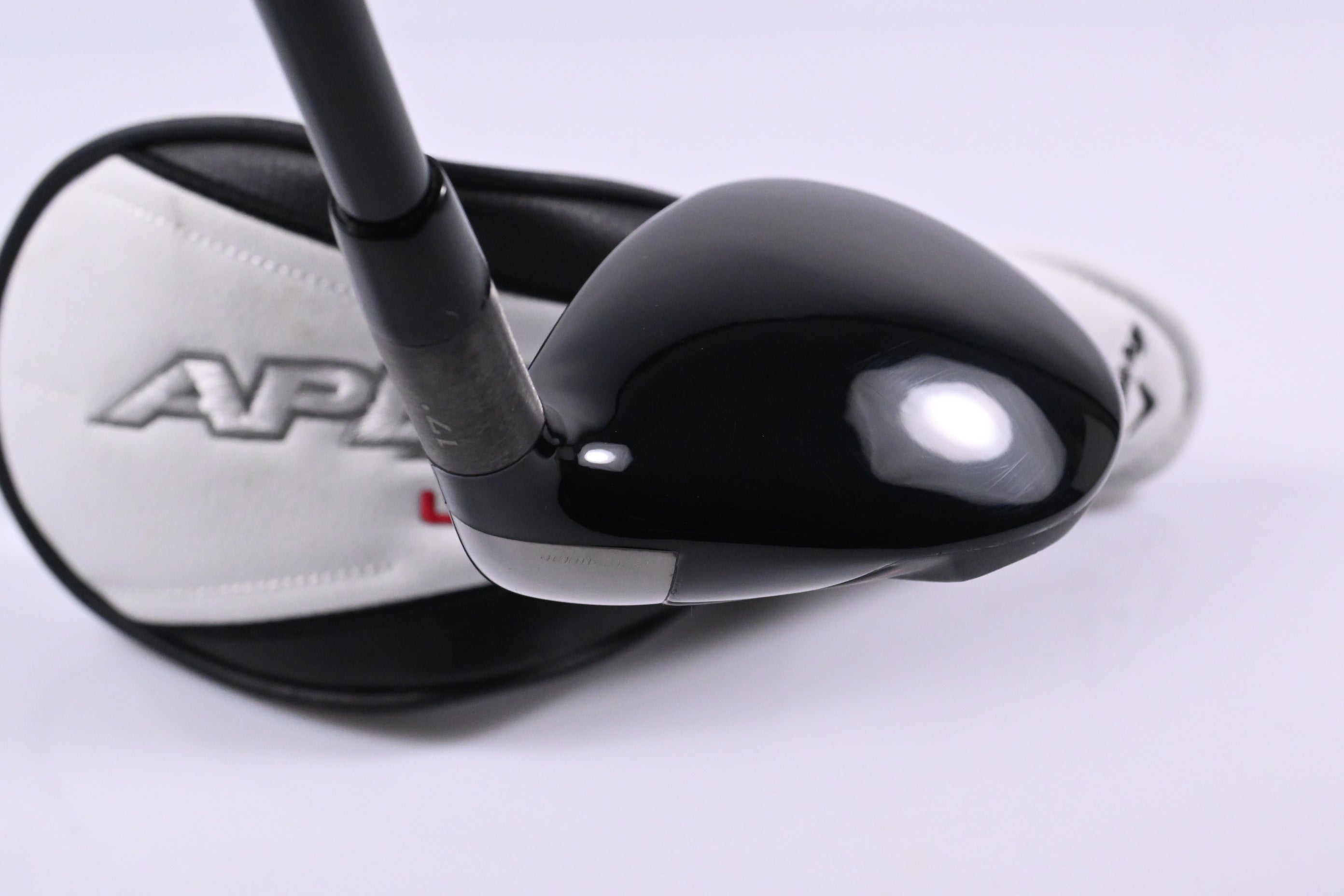 Callaway Apex UW 24 #2 Hybrid / 17 Degree / X-Flex Kai'li Red 60 Shaft