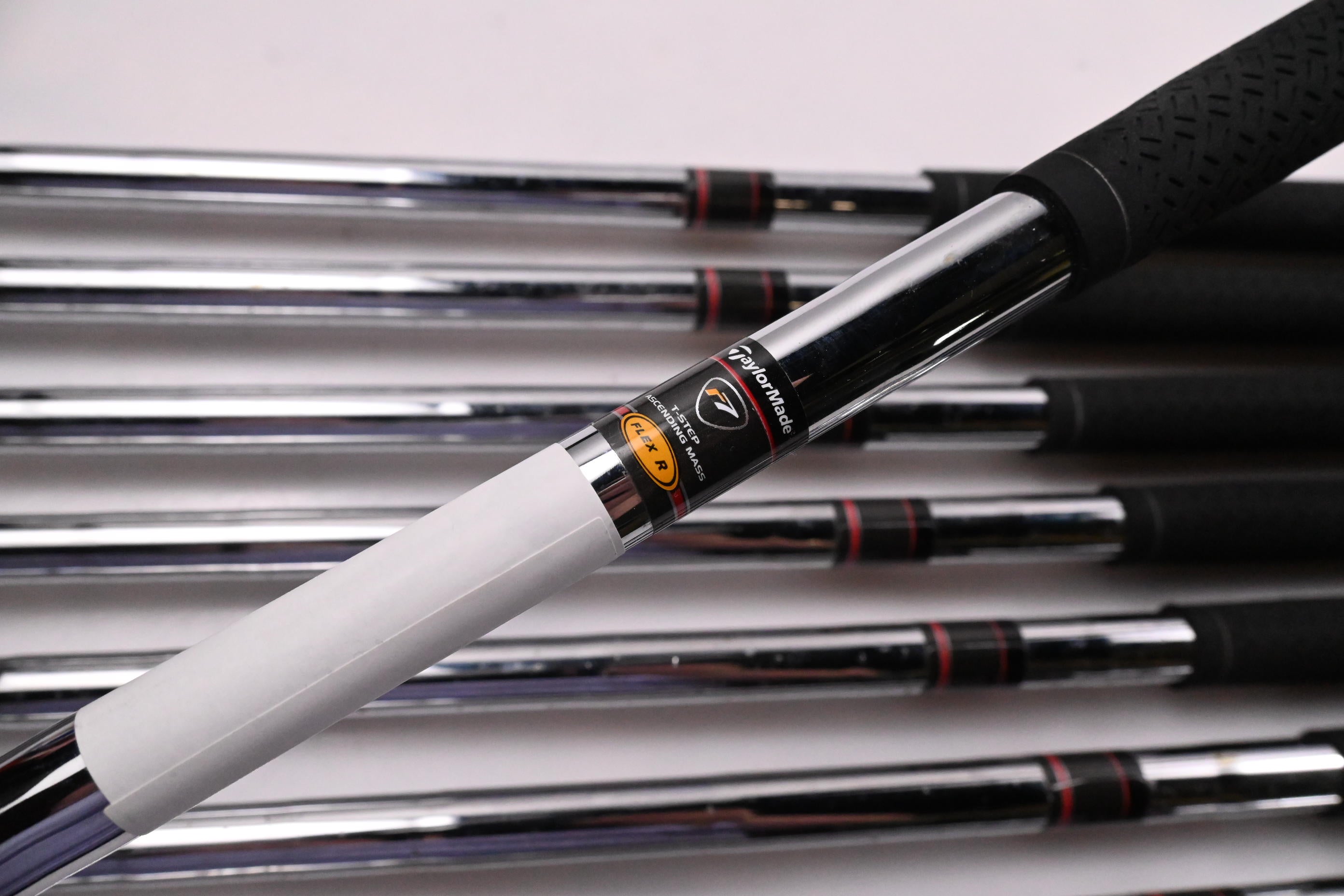 Taylormade R7 CGB Irons / 4-PW+SW / Regular Flex Taylormade R7 Shafts