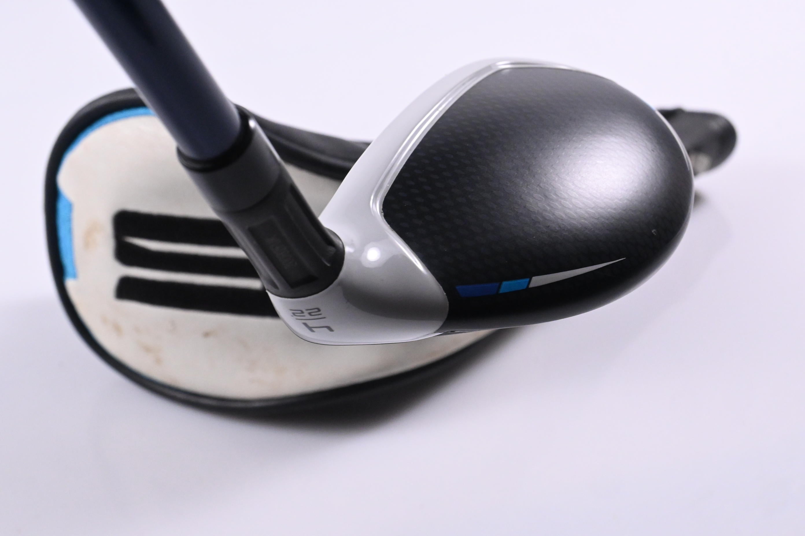 Taylormade SIM Max #4 Hybrid / 22 Degree / Stiff Flex Ventus Blue 7 Shaft