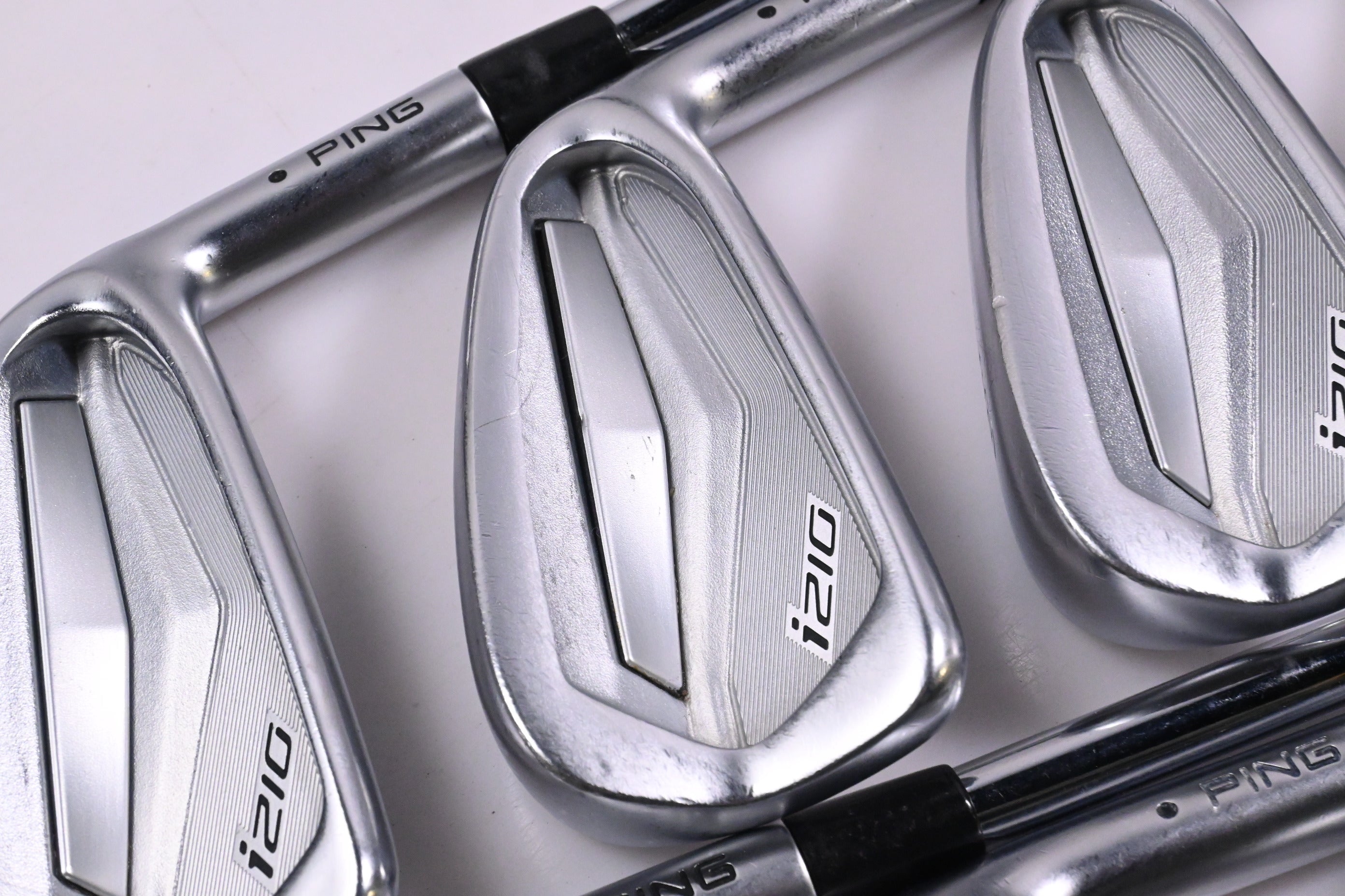 Ping i210 Irons / 4-PW+GW / Black Dot / Regular Flex Ping AWT 2.0 Shafts