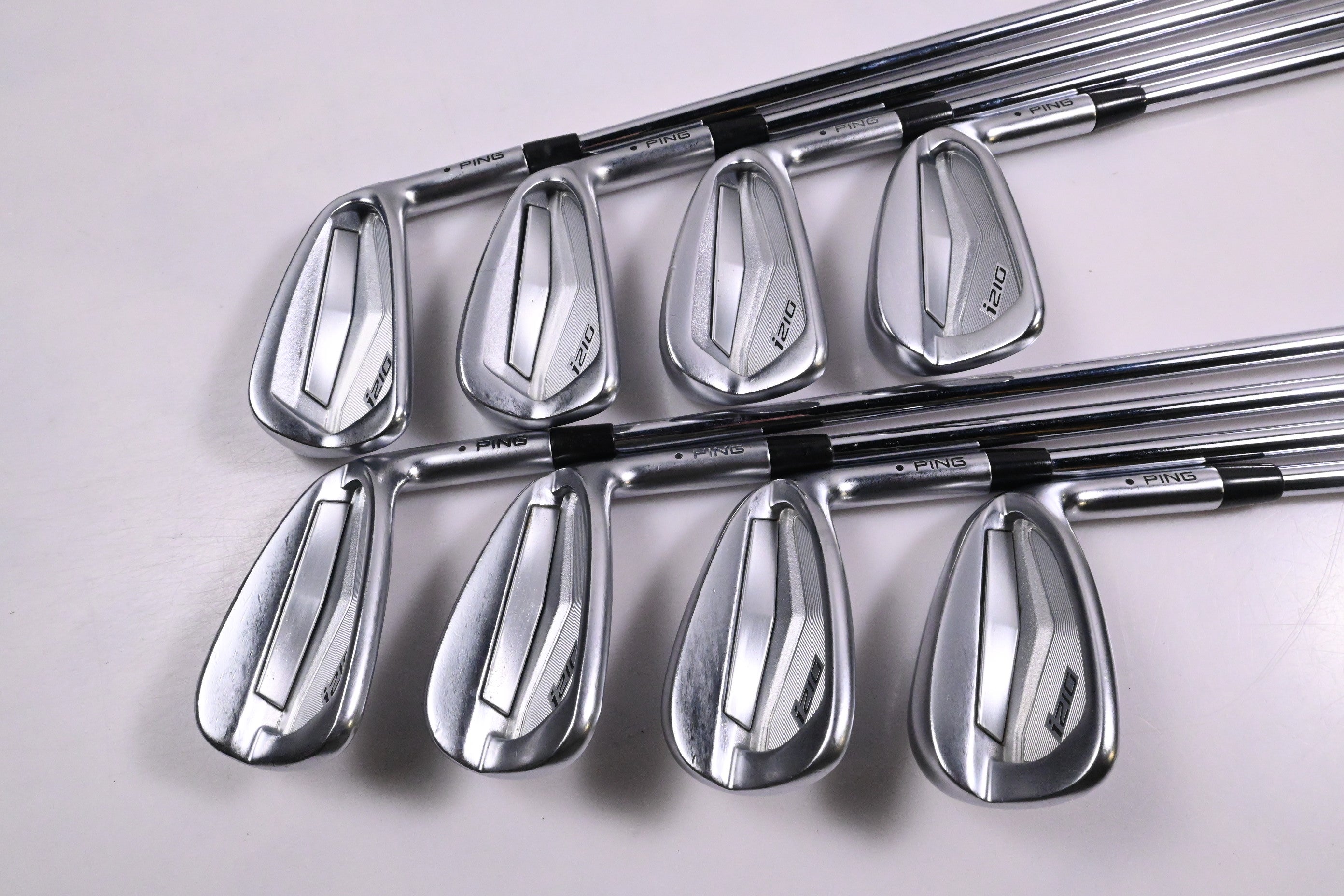 Ping i210 Irons / 4-PW+GW / Black Dot / Regular Flex Ping AWT 2.0 Shafts