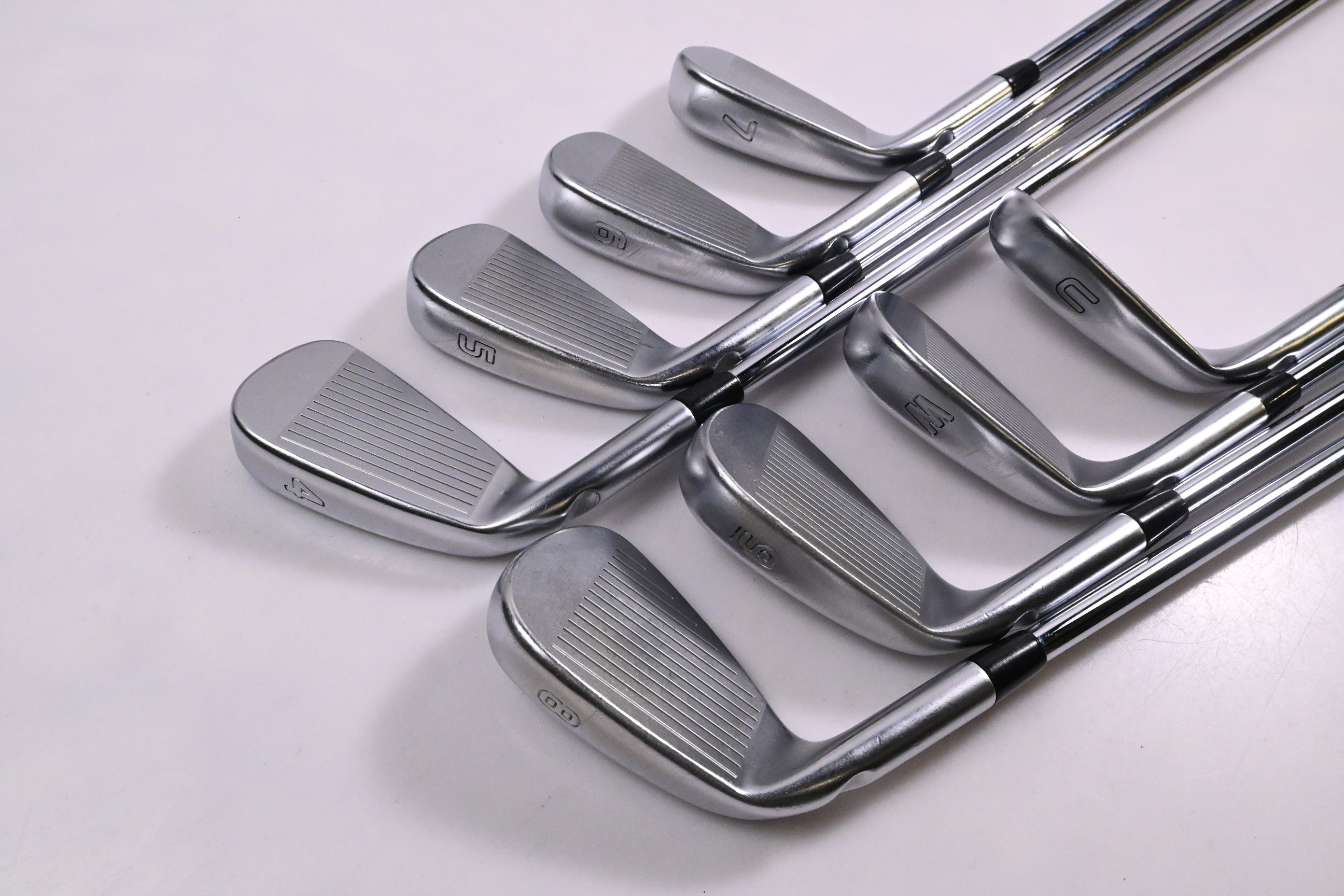 Ping i210 Irons / 4-PW+GW / Black Dot / Regular Flex Ping AWT 2.0 Shafts