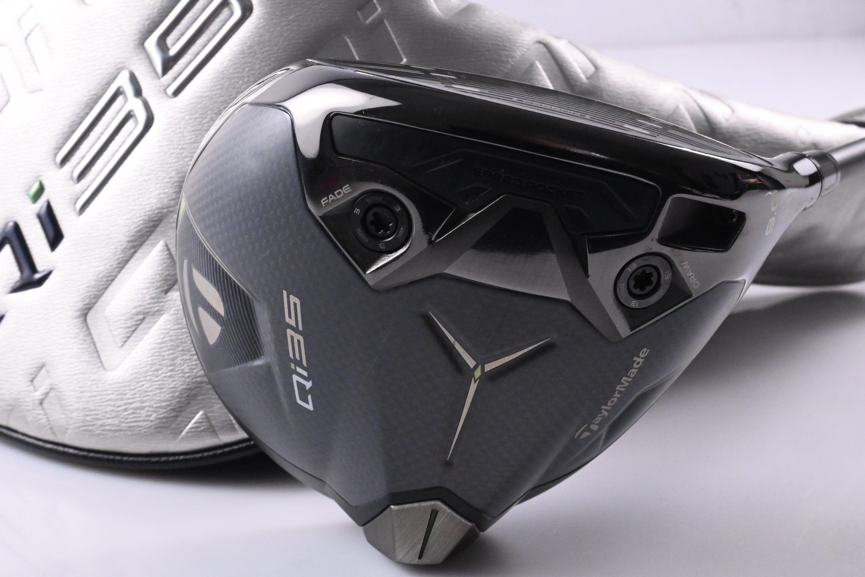 Taylormade Qi35 Driver / 9 Degree / Stiff Flex Kai'Li Dark Waves White 60 Shaft