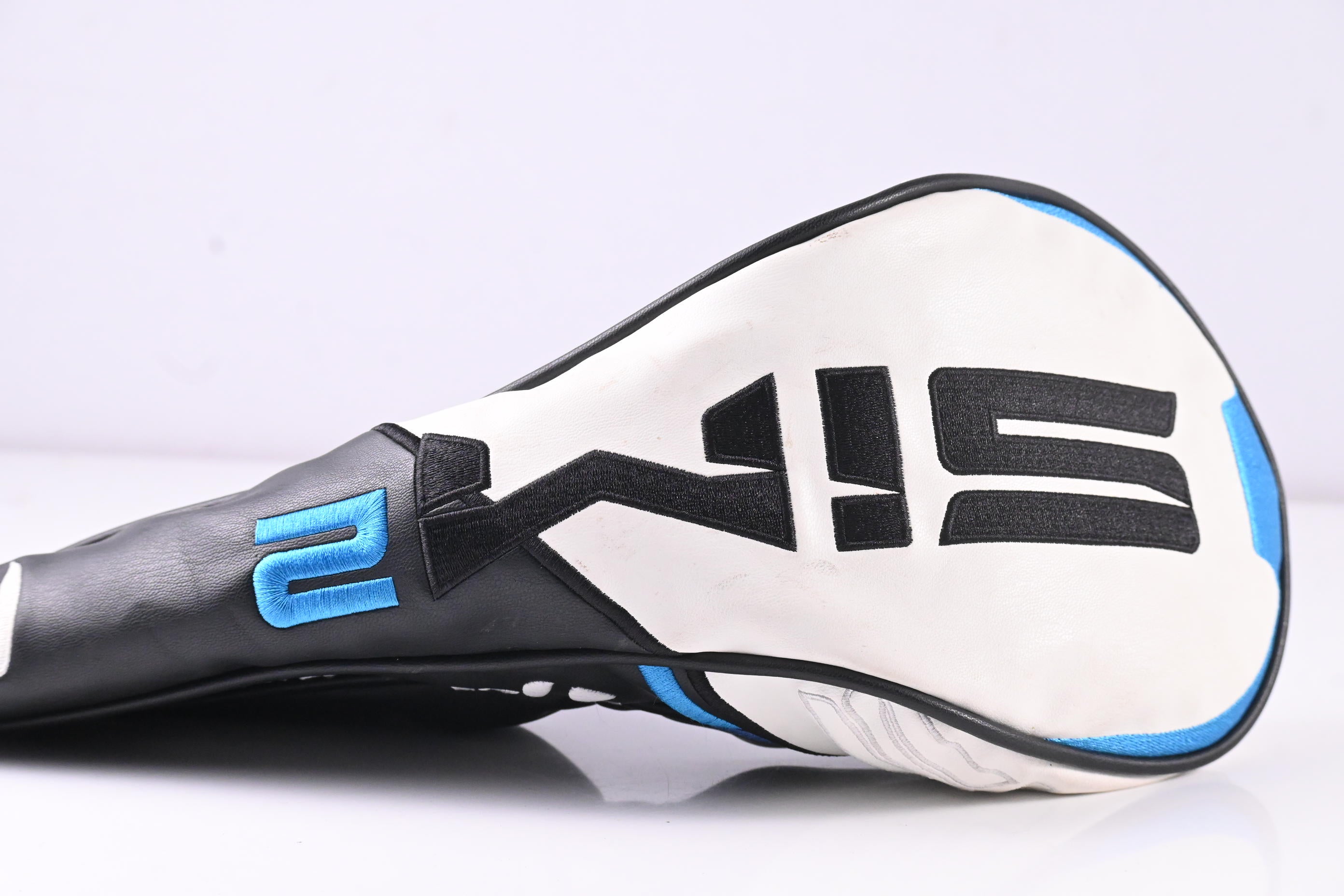Left Hand Taylormade SIM2 Driver / 10.5 Degree / Regular Flex Ventus Blue 5 Shaft