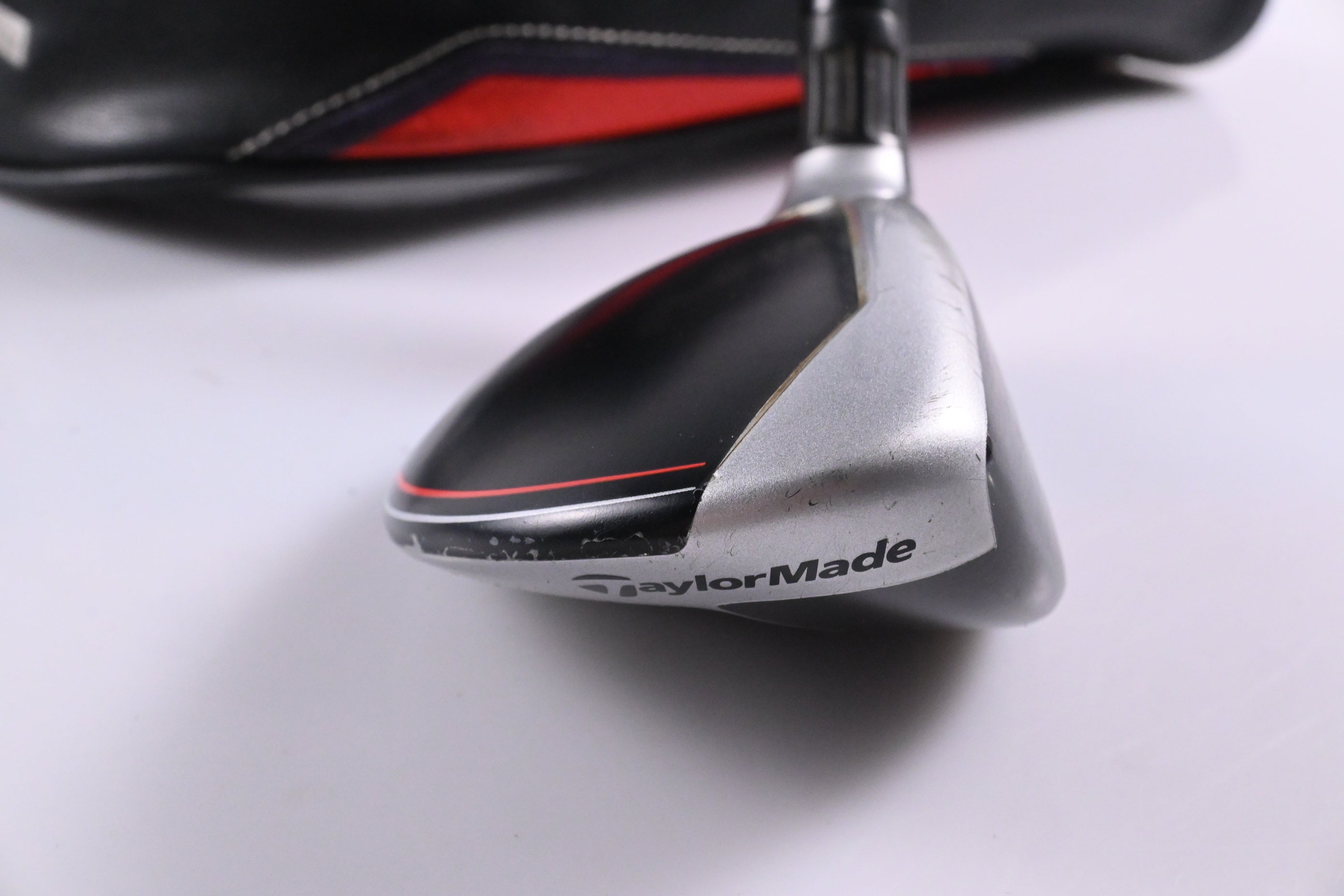 Taylormade M6 #4 Hybrid / 22 Degree / Regular Flex Fujikura Atmos Orange 6 Shaft