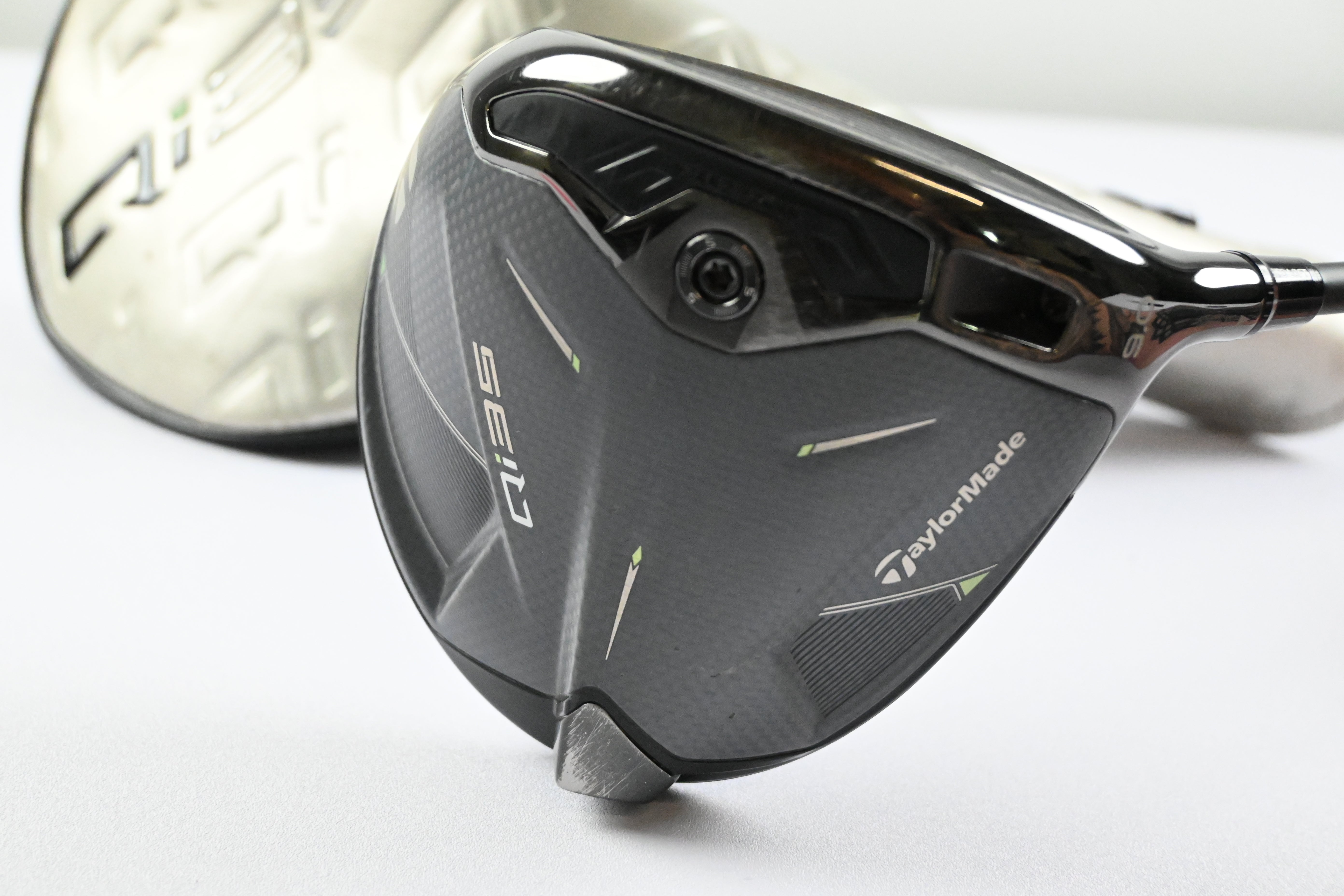 Taylormade Qi35 Driver / 9 Degree / Stiff Flex Kai'li Dark Waves White 60