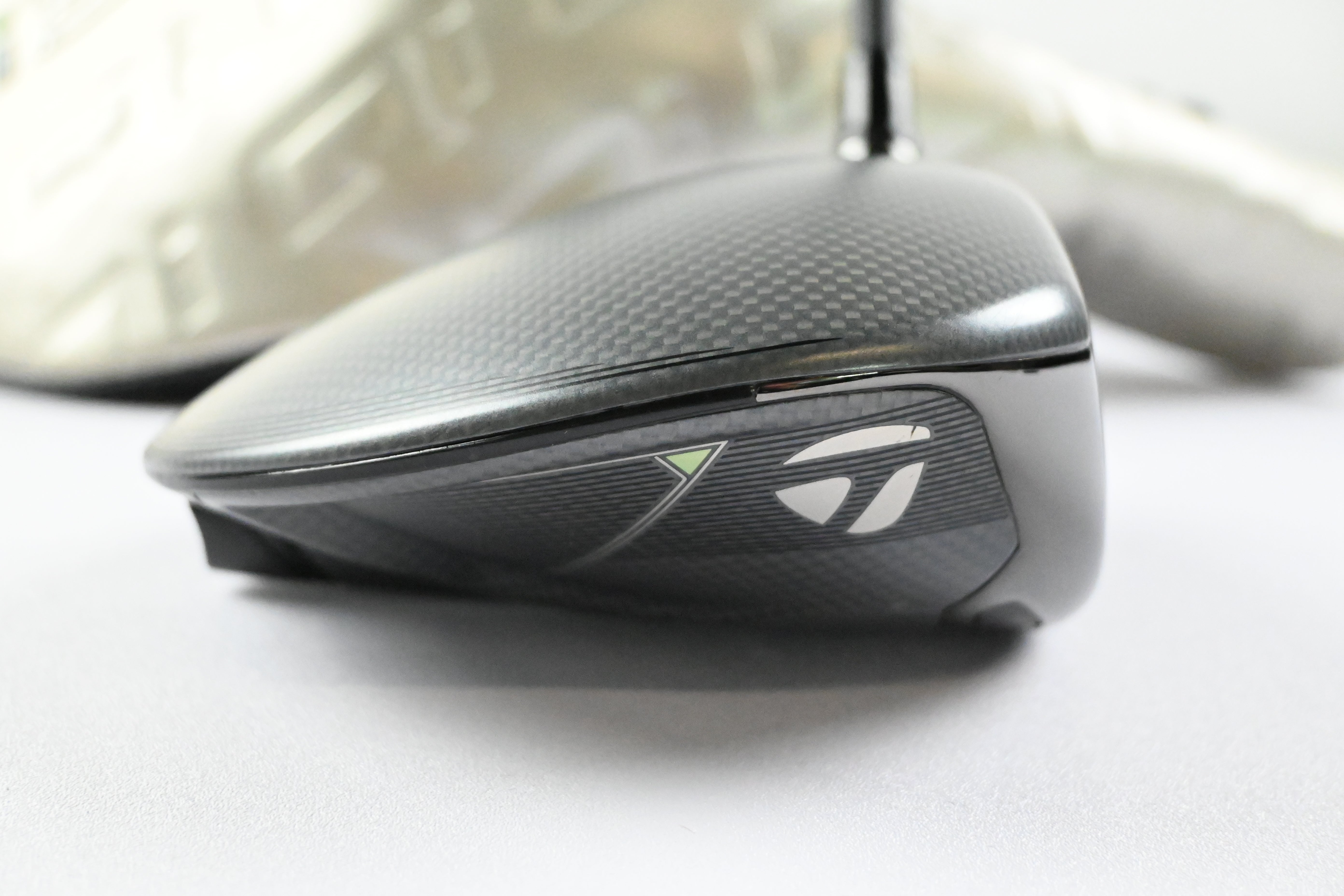 Taylormade Qi35 Driver / 9 Degree / Stiff Flex Kai'li Dark Waves White 60
