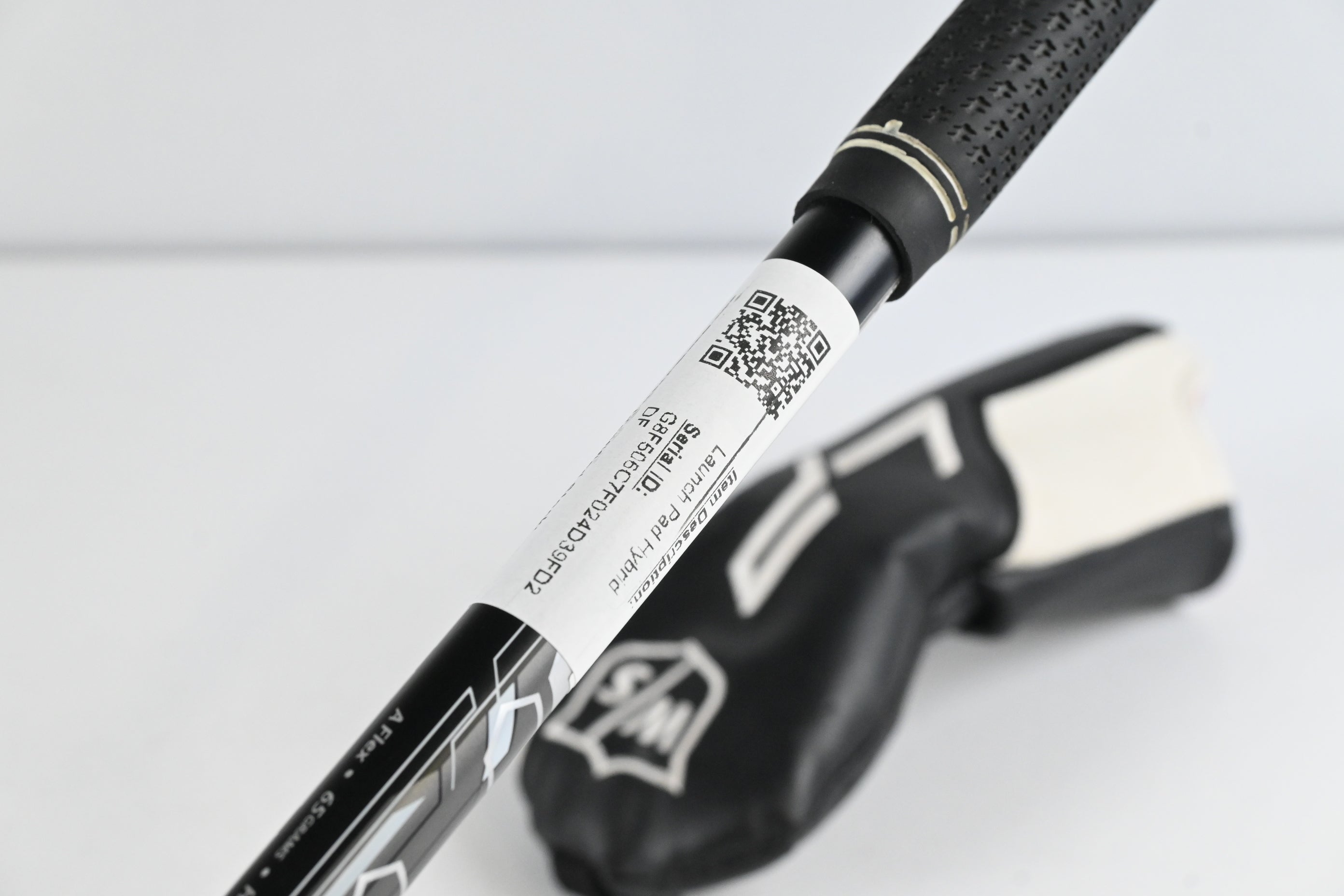Wilson Launch Pad #3 Hybrid / 19.5 Degree / Senior Flex Helium Black 65 Shaft