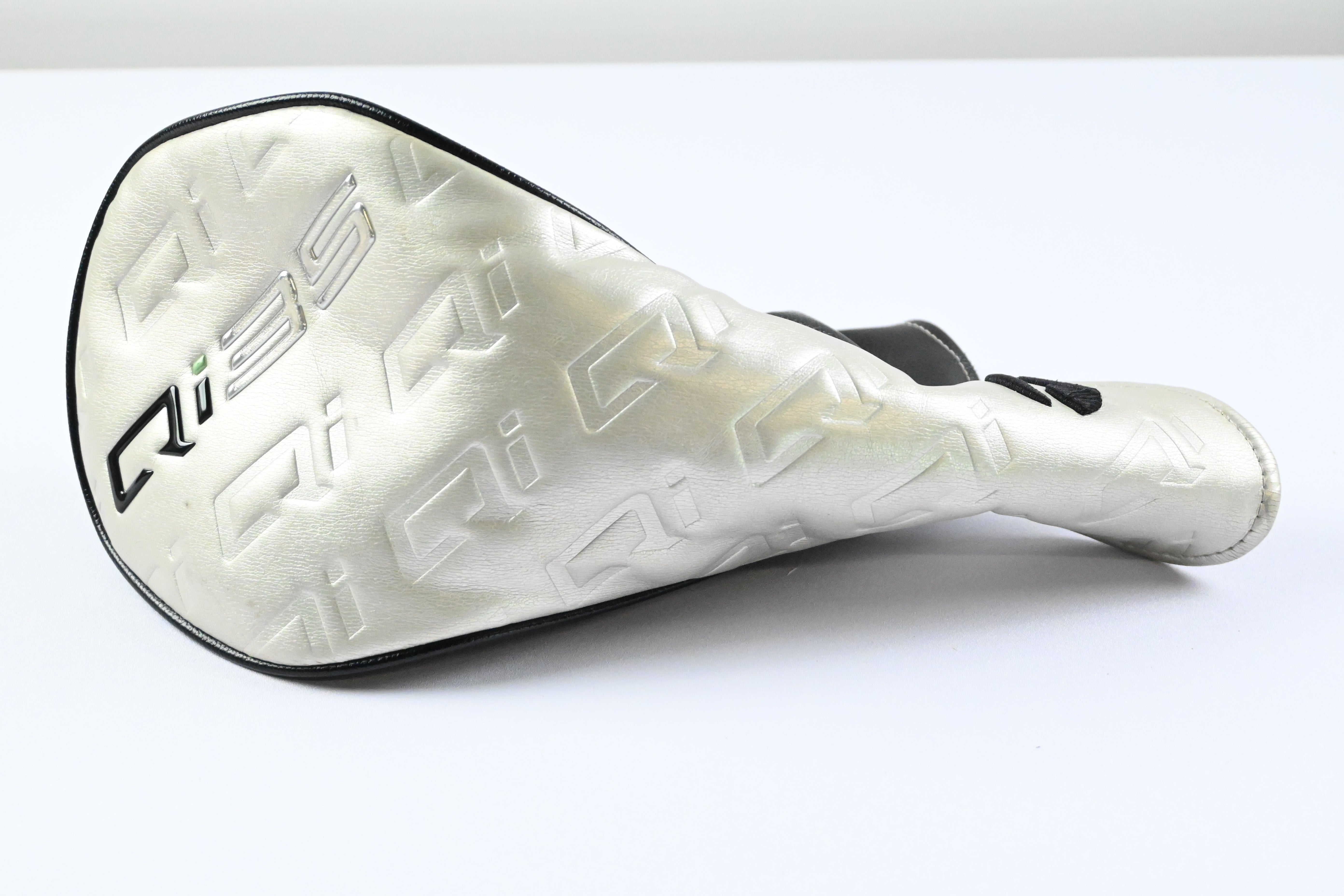 Taylormade Qi35 Driver / 9 Degree / Stiff Flex Kai'li Dark Waves White 60
