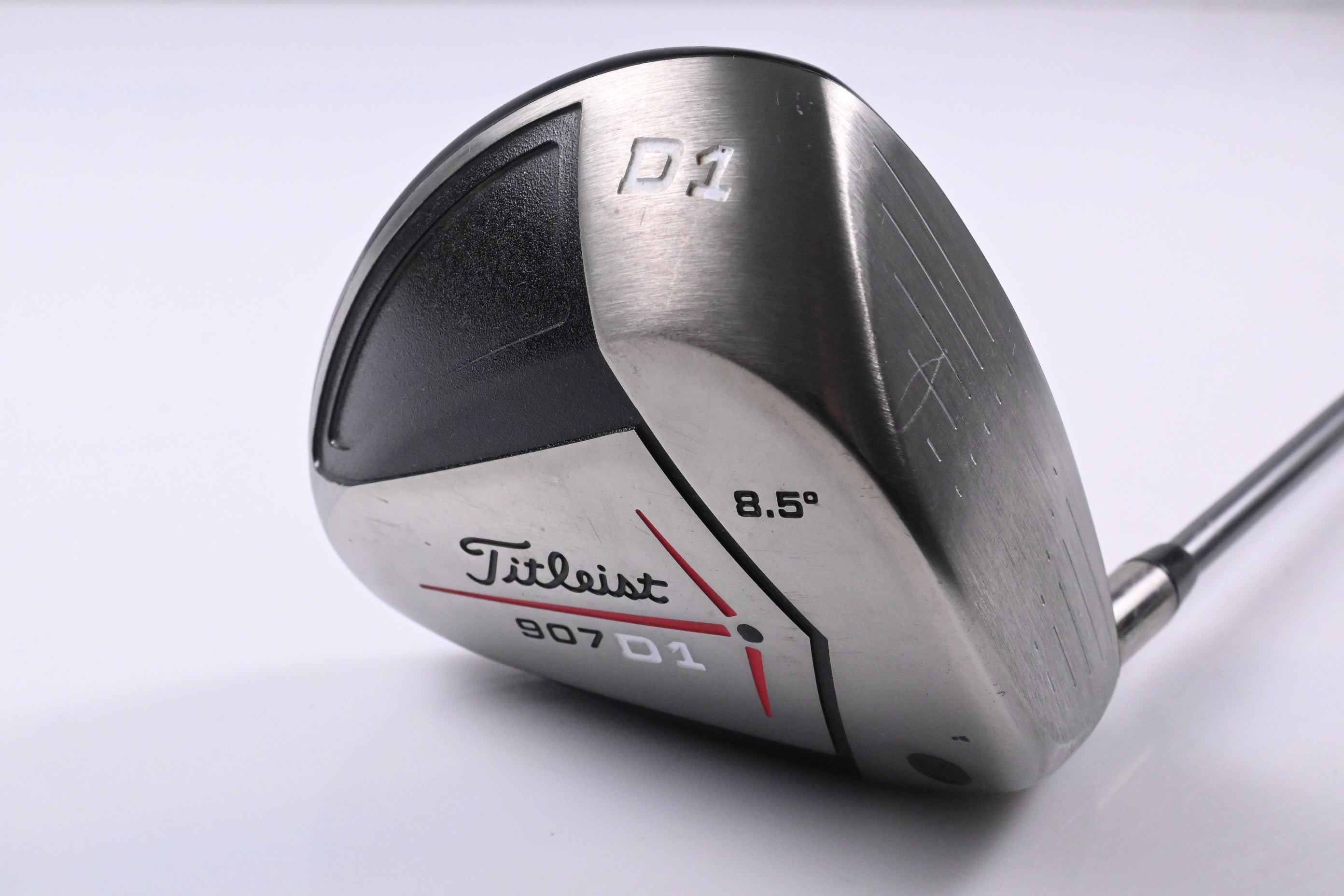 Titleist 907 D1 Driver / 8.5 Degree / Regular Flex Diamana 65 Blue 60 Shaft