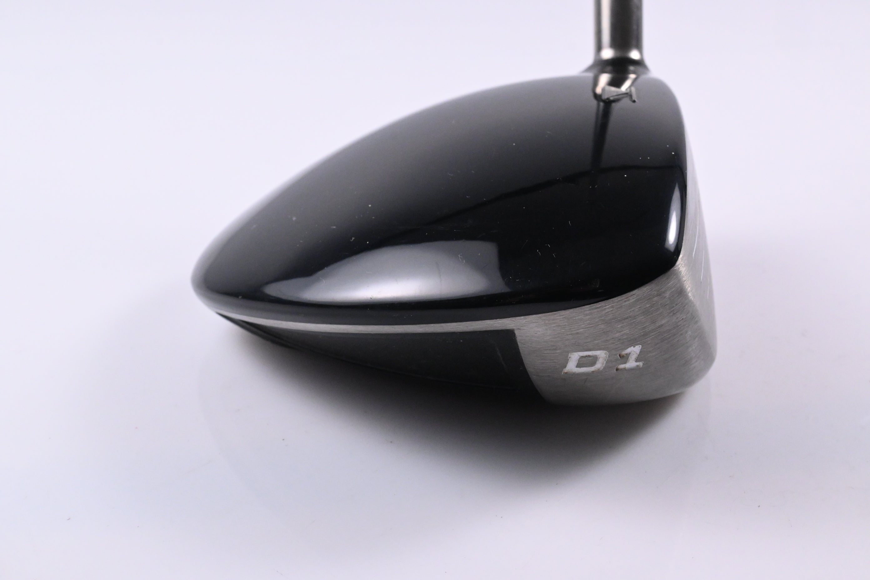 Titleist 907 D1 Driver / 8.5 Degree / Regular Flex Diamana 65 Blue 60 Shaft