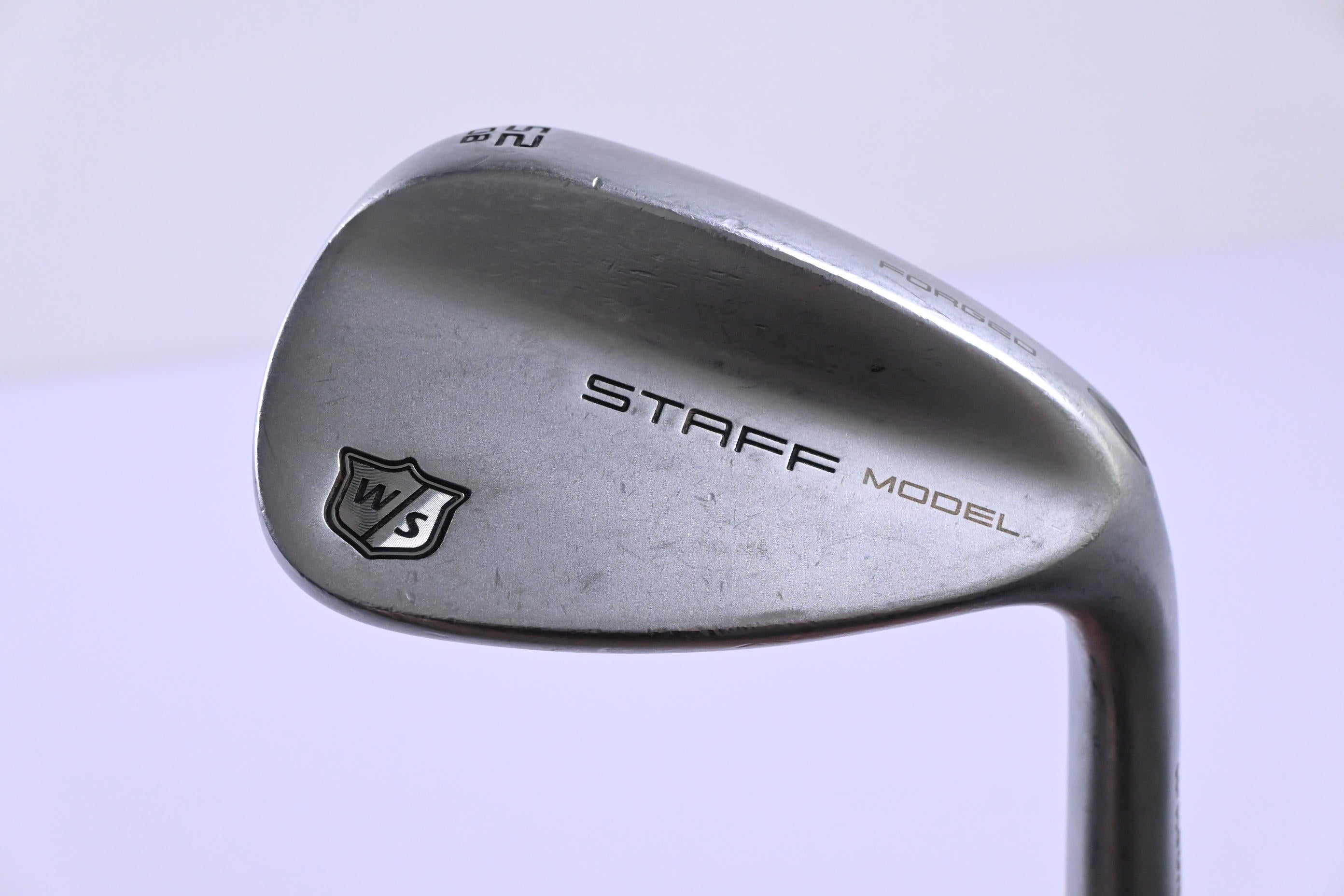 Wilson Staff Model Gap Wedge / 52 Degree / Wedge Flex Dynamic Gold AMT