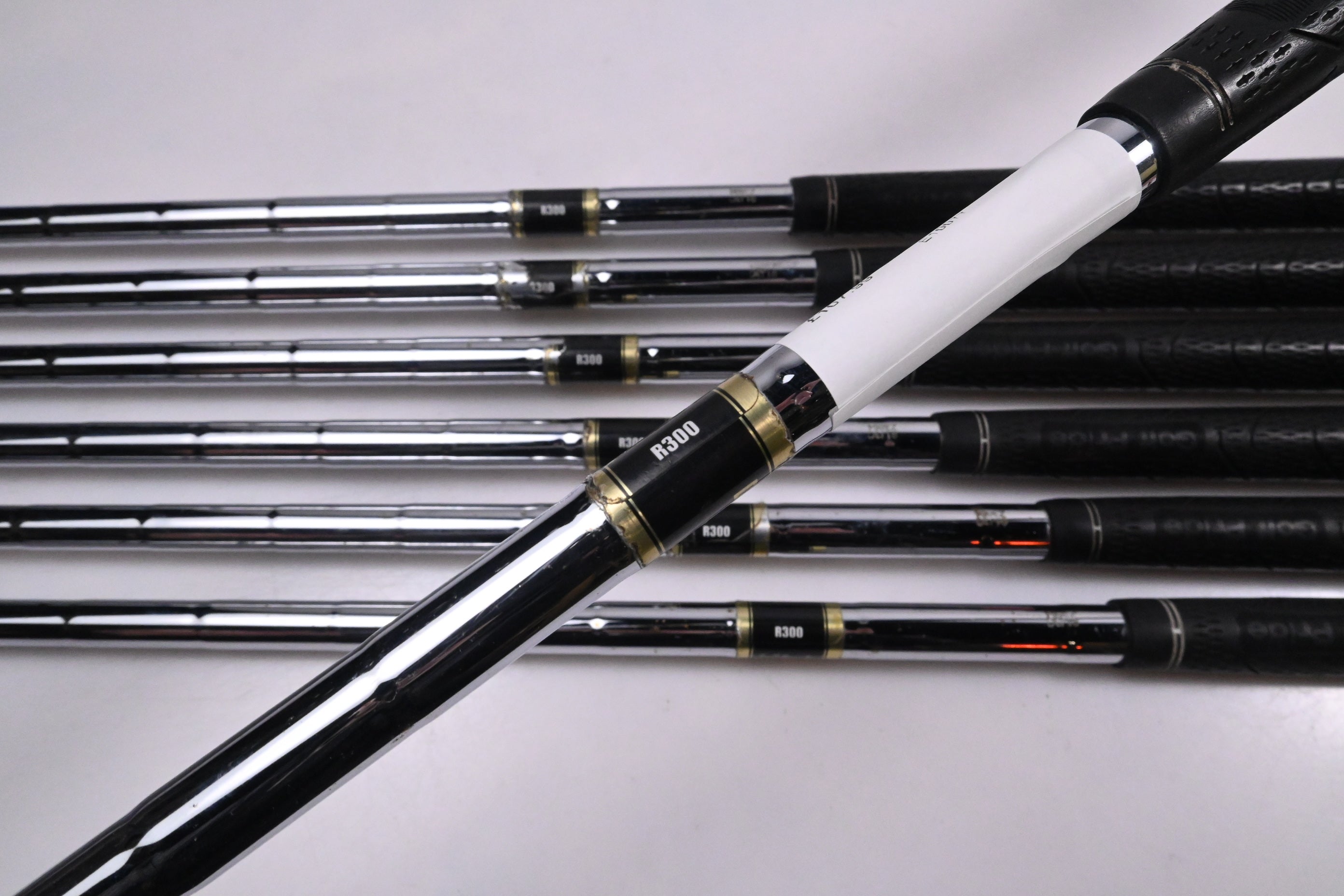 Mizuno MX-200 Irons / 4-PW / Regular Flex DynaLite Gold XP R300 Shafts