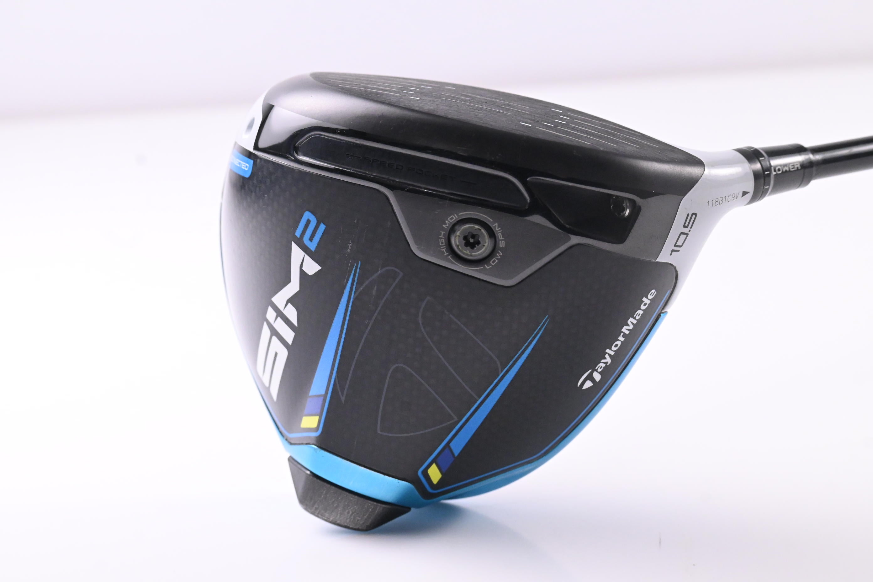 Taylormade SIM2 Driver / 10.5 Degree / Stiff Flex Kai'li White 60 Shaft