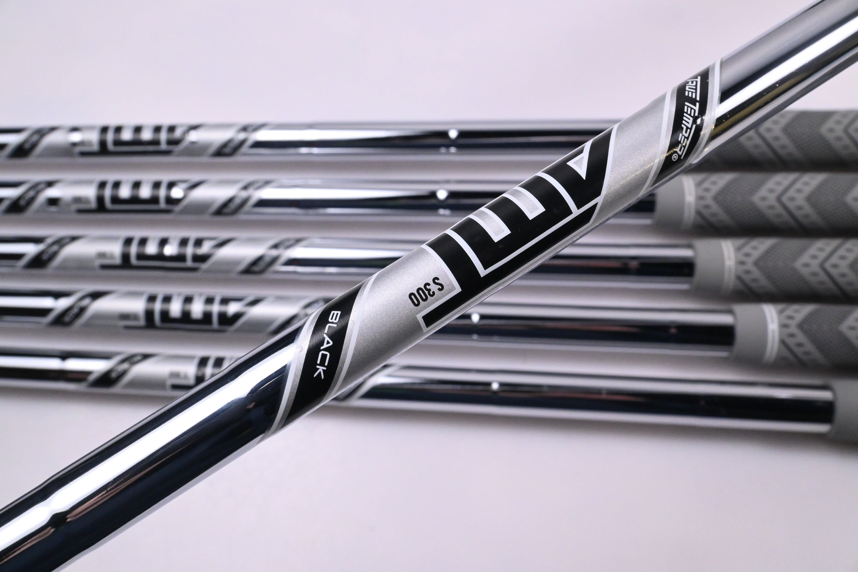 Titleist CB/MB 620 Irons / 5-PW / Stiff Flex AMT Black S300 Shafts