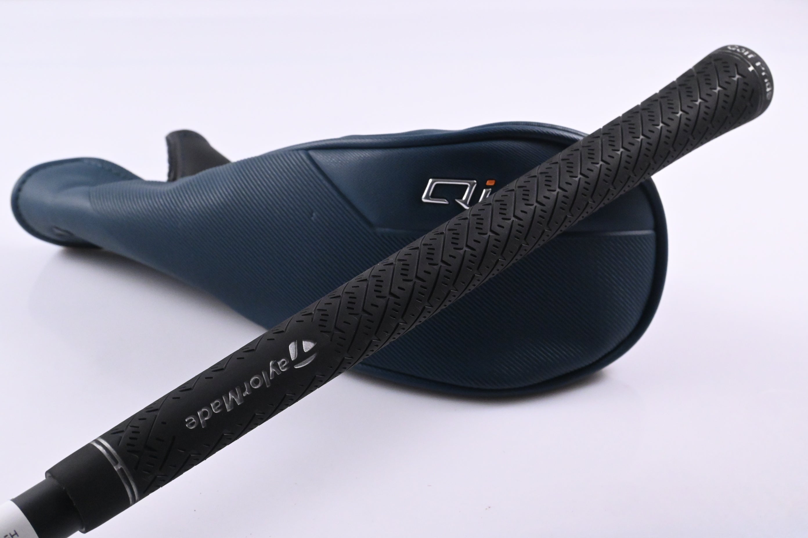 Taylormade Qi4D #4 Hybrid / 22 Degree / Regular Flex Reax 65 Shaft