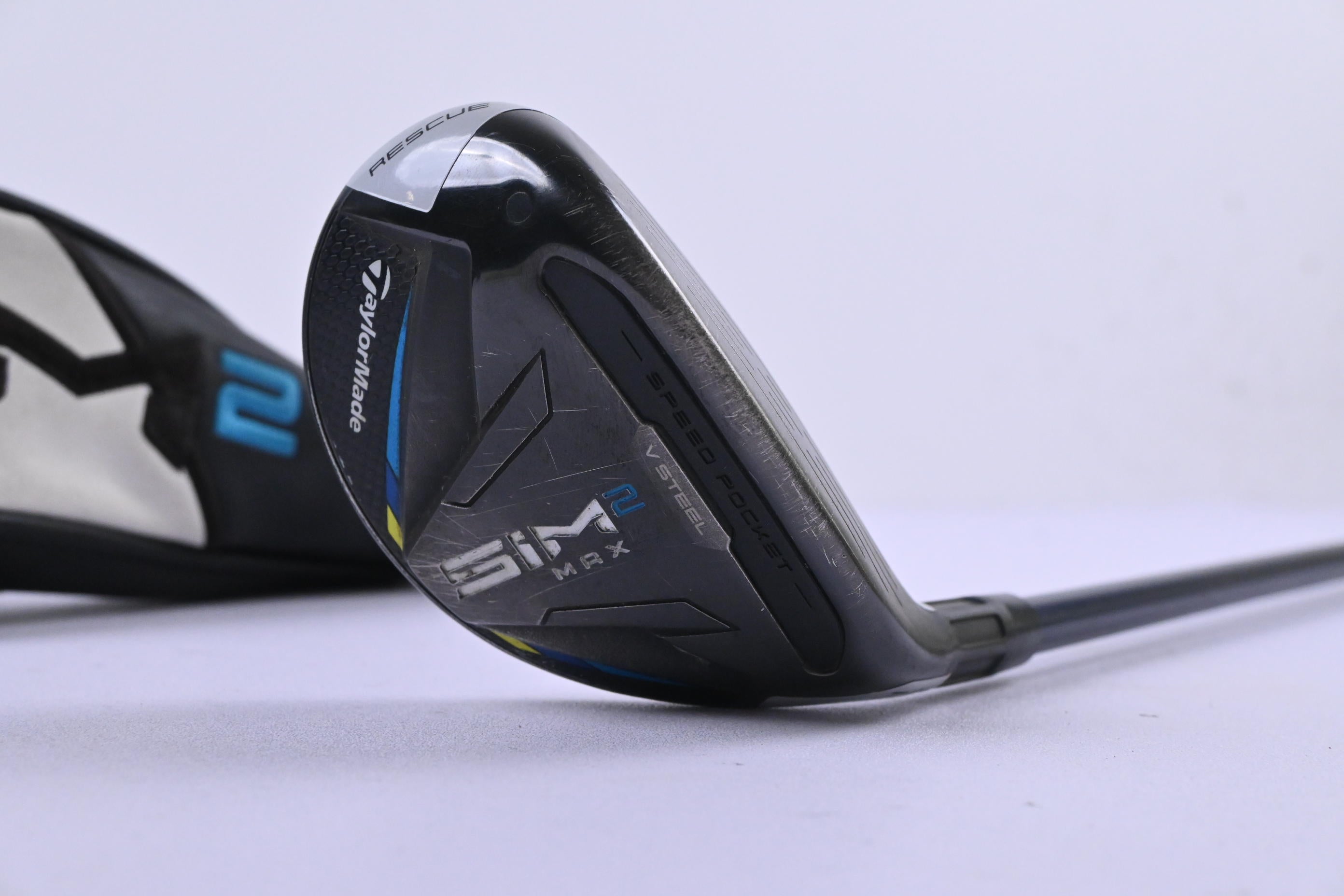 Taylormade SIM2 Max #4 Hybrid / 22 Degree / Stiff Flex Fujikura Ventus Blue 7