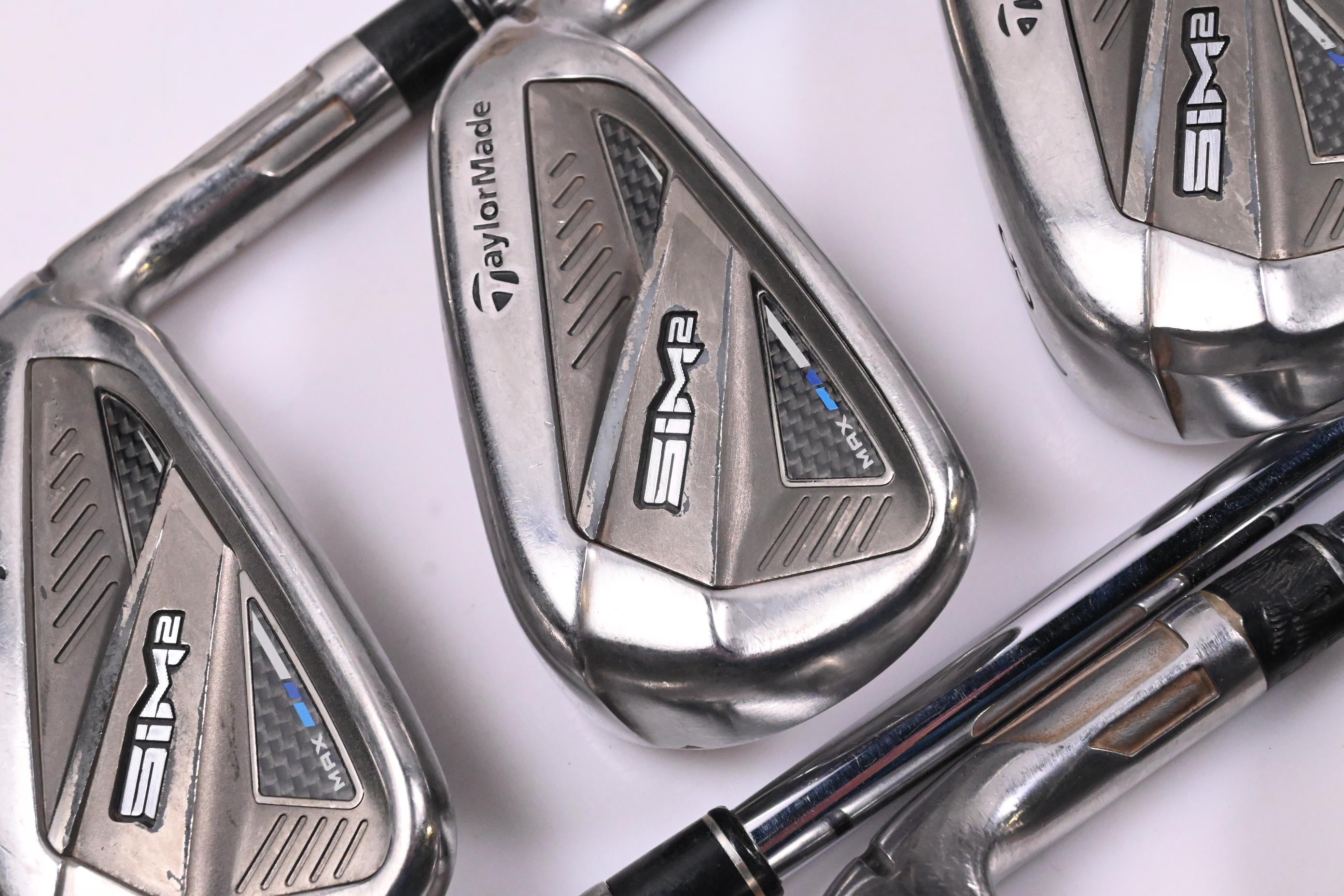 Taylormade SIM2 Max Irons / 6-PW+SW / Regular Flex KBS MAX MT 85 Shafts