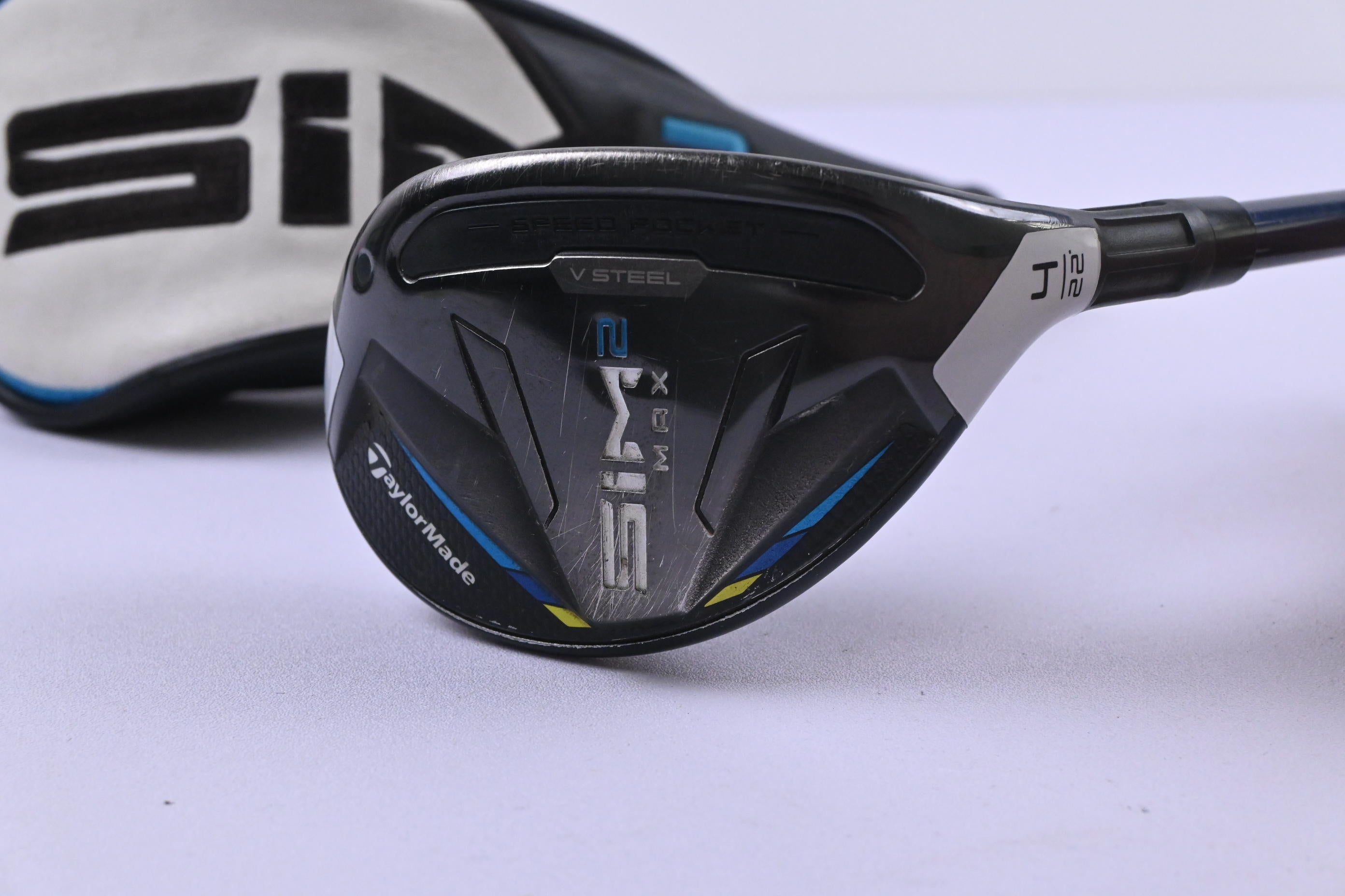 Taylormade SIM2 Max #4 Hybrid / 22 Degree / Stiff Flex Fujikura Ventus Blue 7