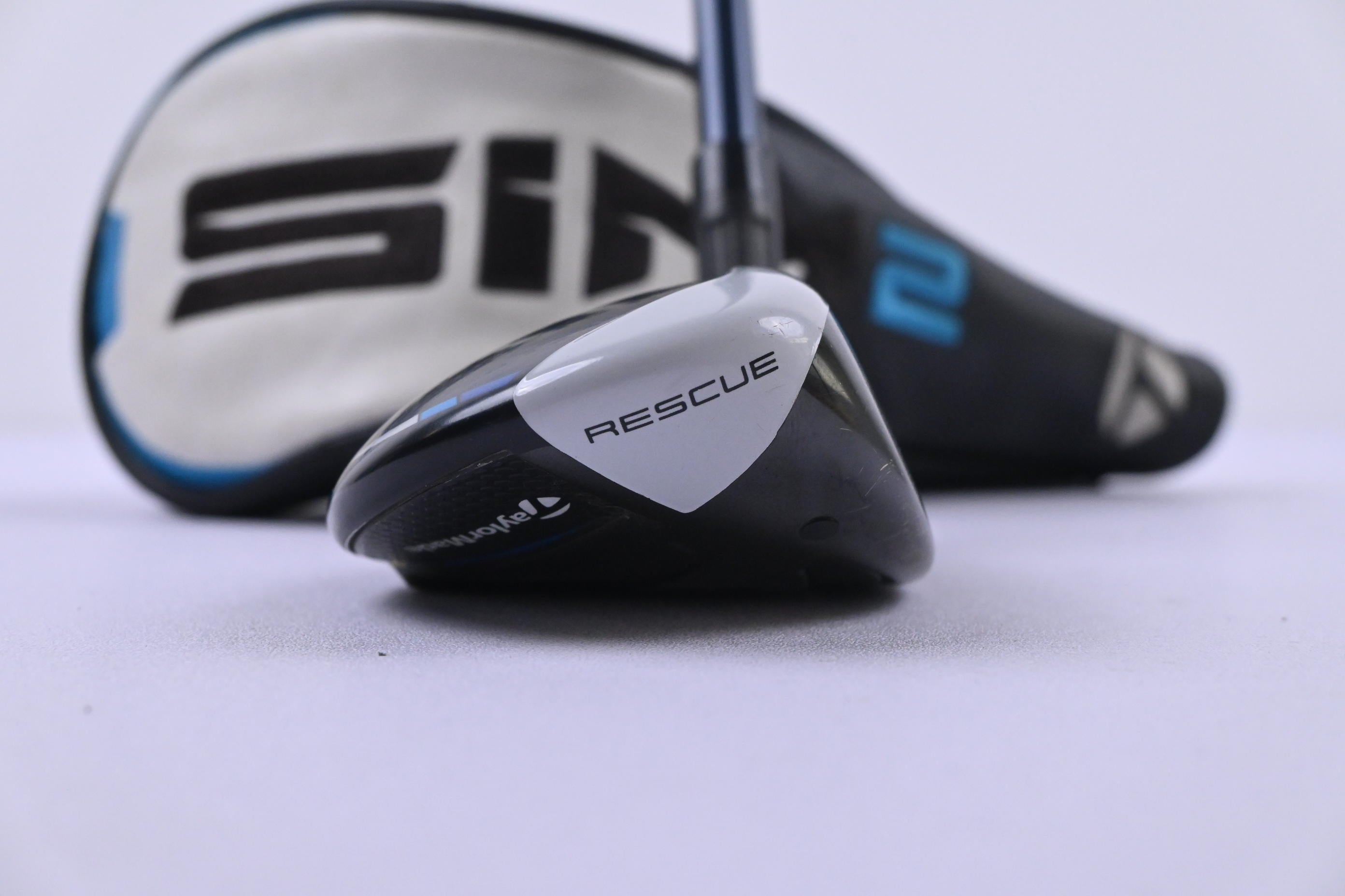 Taylormade SIM2 Max #4 Hybrid / 22 Degree / Stiff Flex Fujikura Ventus Blue 7