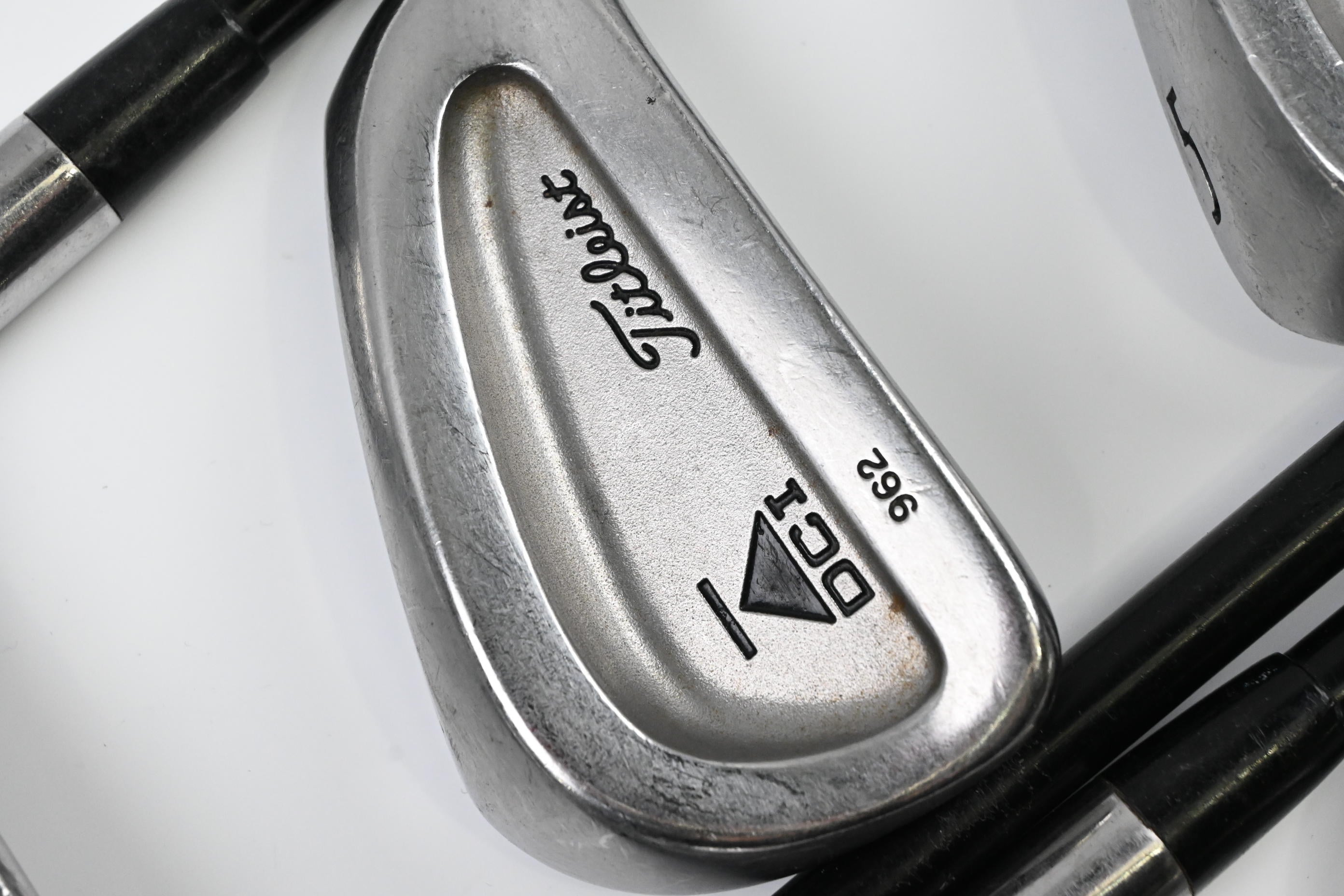 Titleist DCI 962 Irons / 3-9 / Regular Flex Titleist Tri Spec Shafts