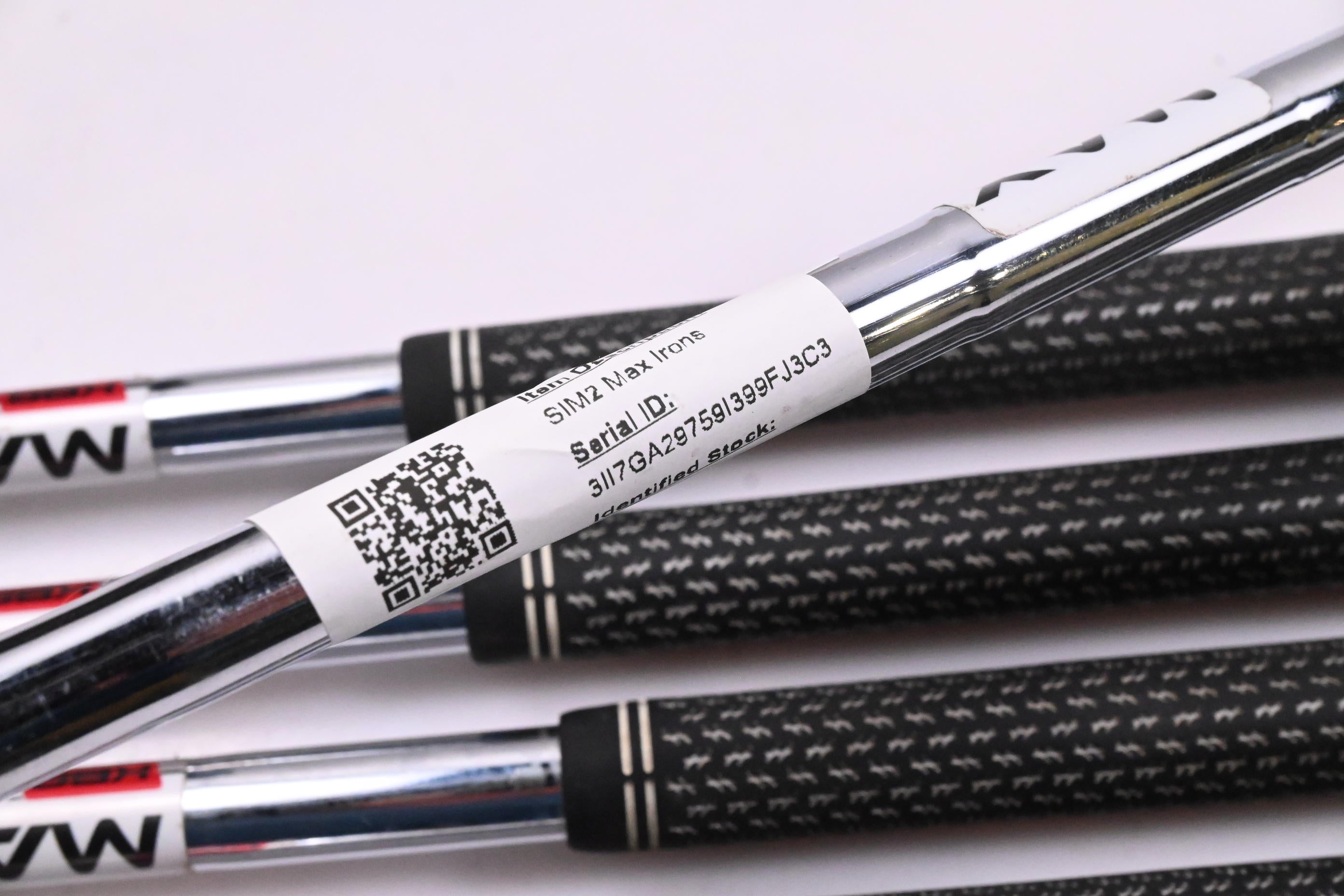 Taylormade SIM2 Max Irons / 6-PW+SW / Regular Flex KBS MAX MT 85 Shafts