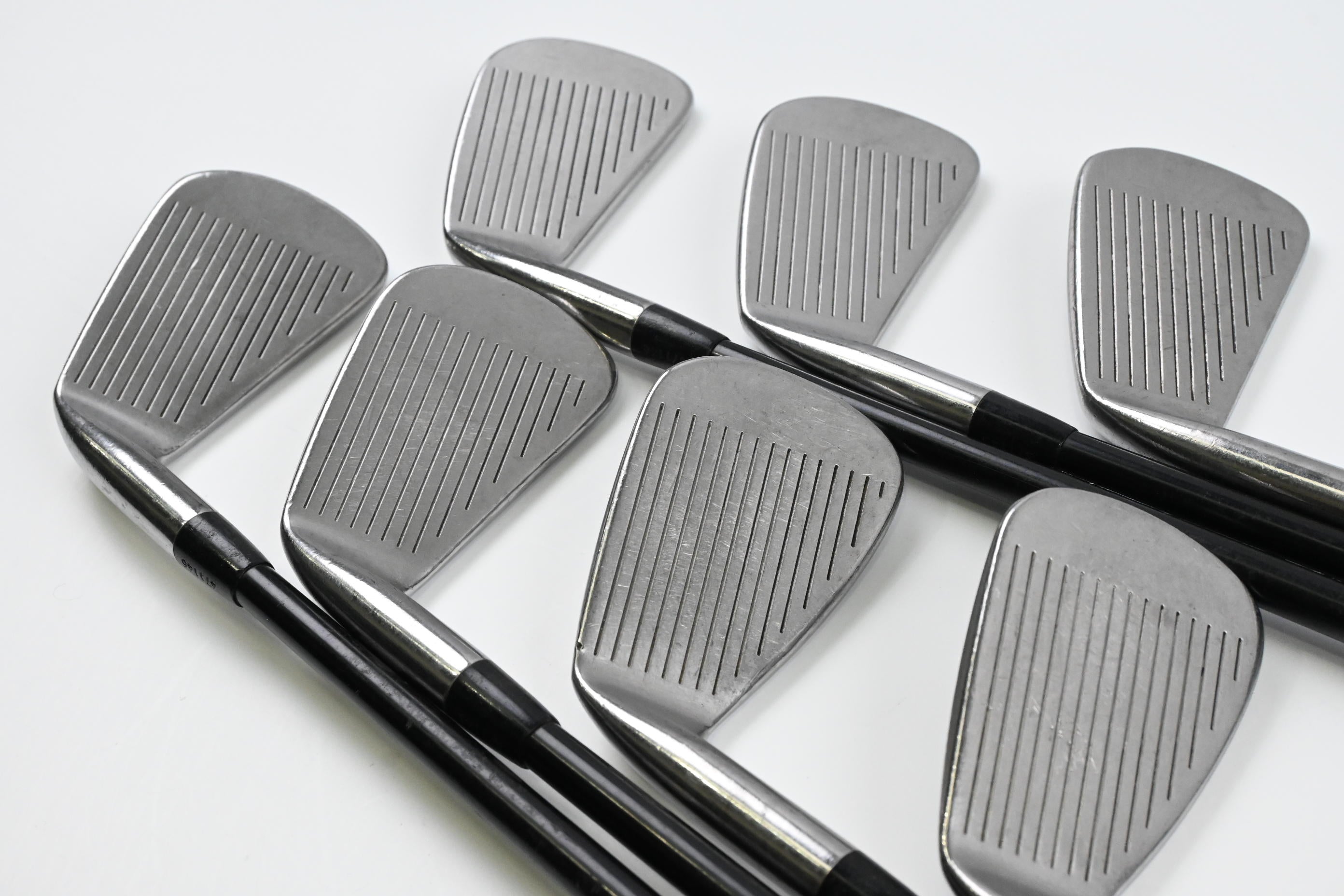 Titleist DCI 962 Irons / 3-9 / Regular Flex Titleist Tri Spec Shafts