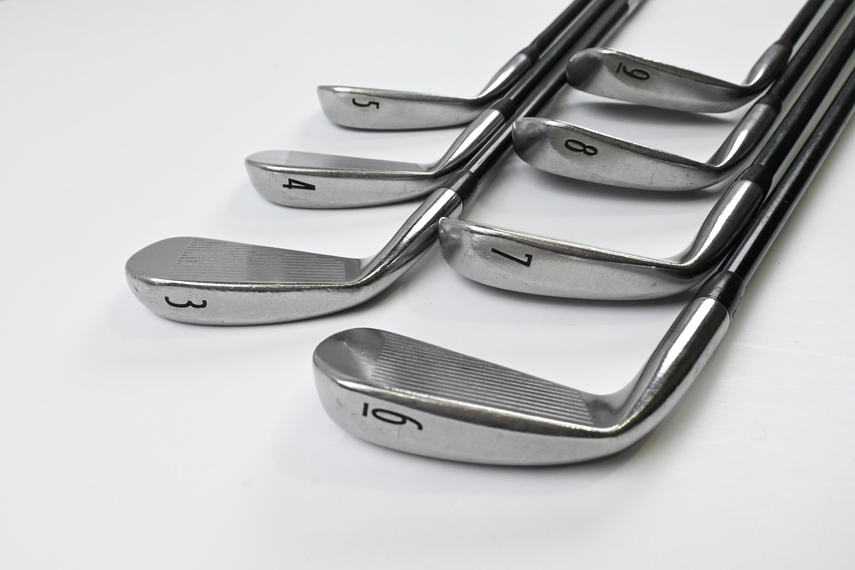 Titleist DCI 962 Irons / 3-9 / Regular Flex Titleist Tri Spec Shafts