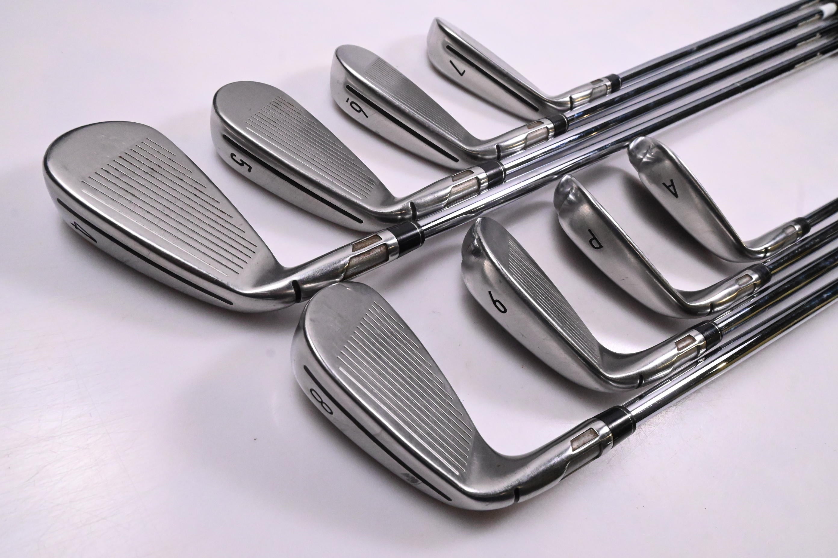 Taylormade SIM2 Max Irons / 4-PW+GW / Regular Flex Dynamic Gold 105 R300