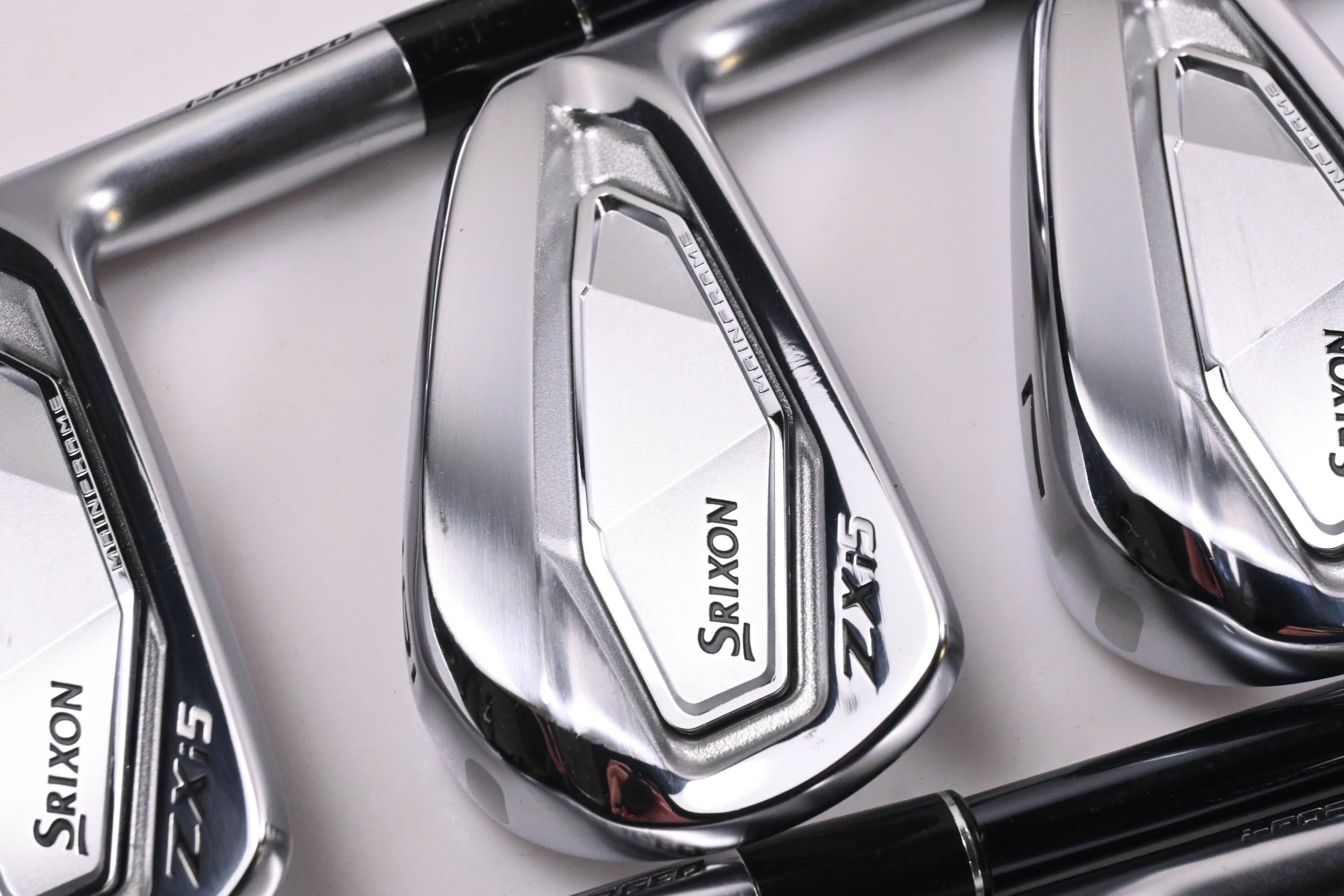 Srixon ZXi5 Irons / 5-PW+GW+SW / Regular Flex UST Recoil Dart 65 Shafts