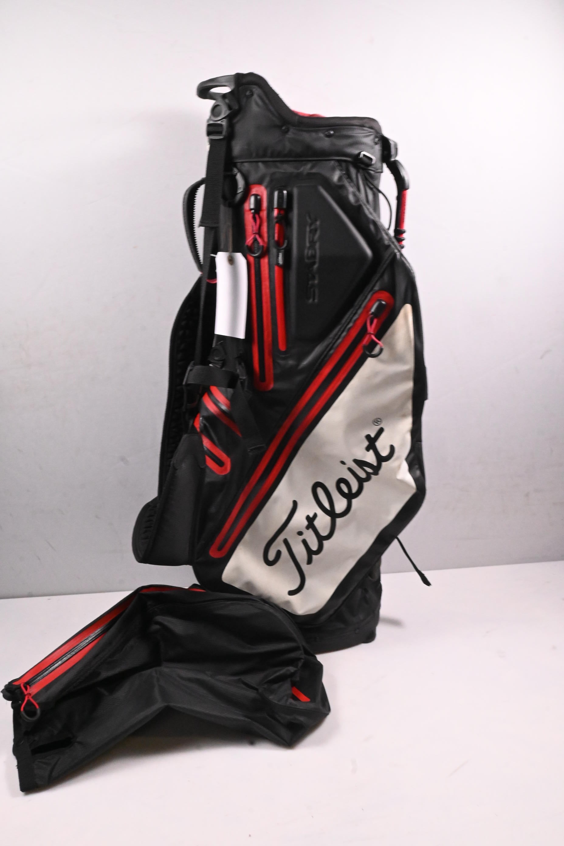 Titleist StaDry Stand Bag / 5-Way Divider / Black, White, Red