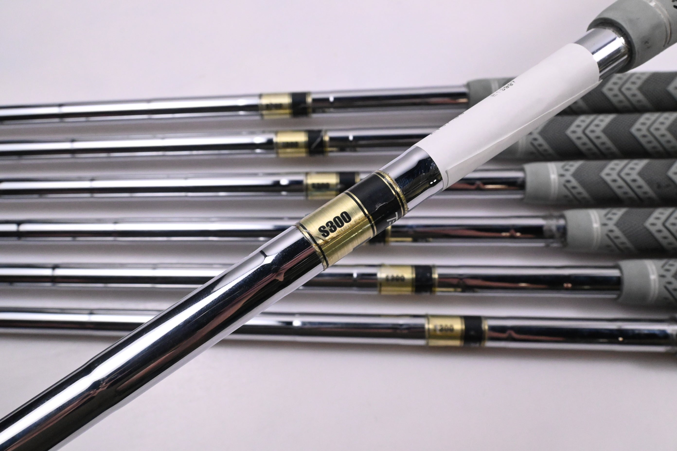 Taylormade Tour Preferred MB 2011 Irons / 4-PW / Stiff Flex Dynamic Gold S300