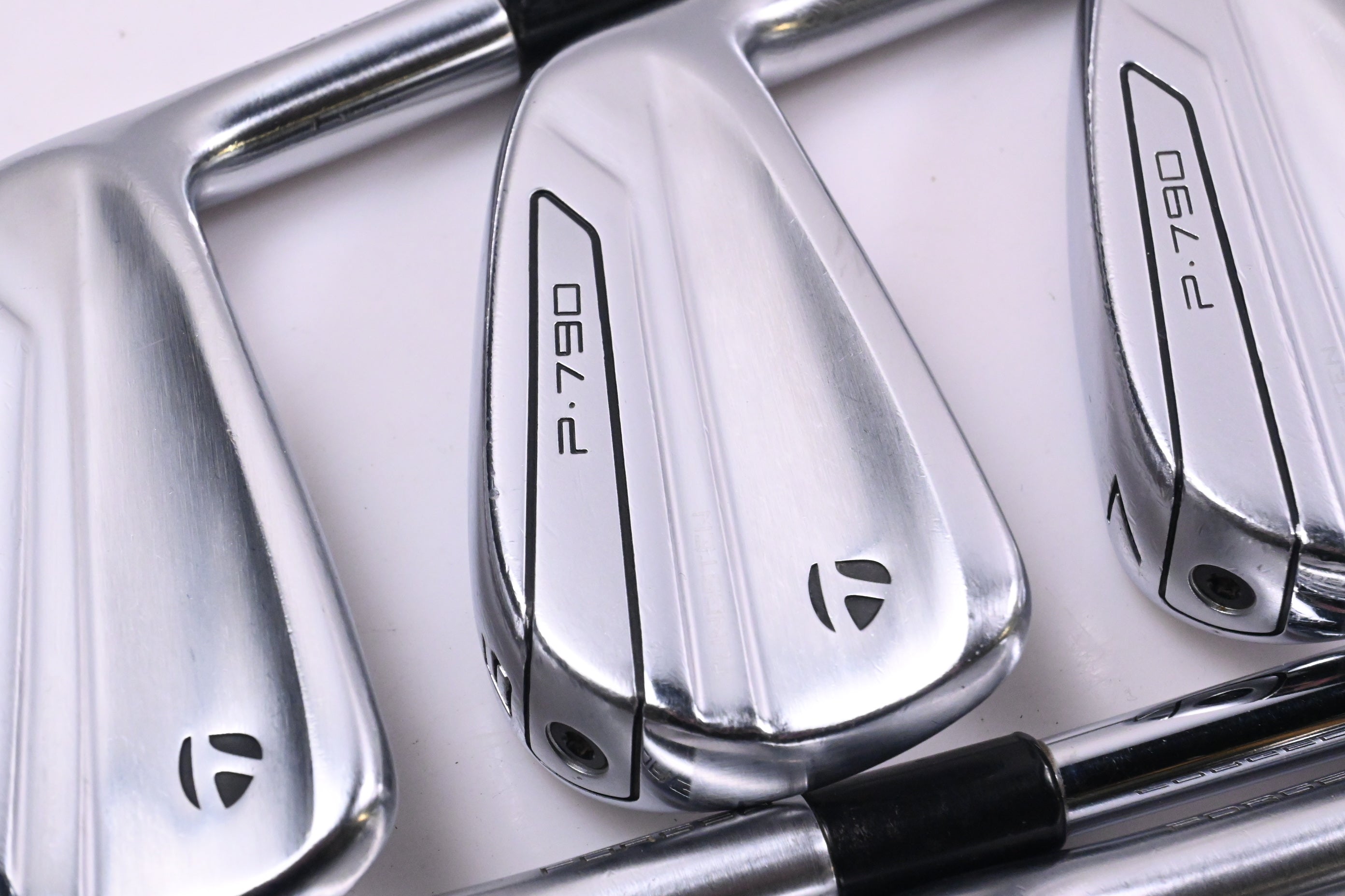 Taylormade P790 2019 Irons / 5-PW / Regular Flex Dynamic Gold 105 R300 Shafts