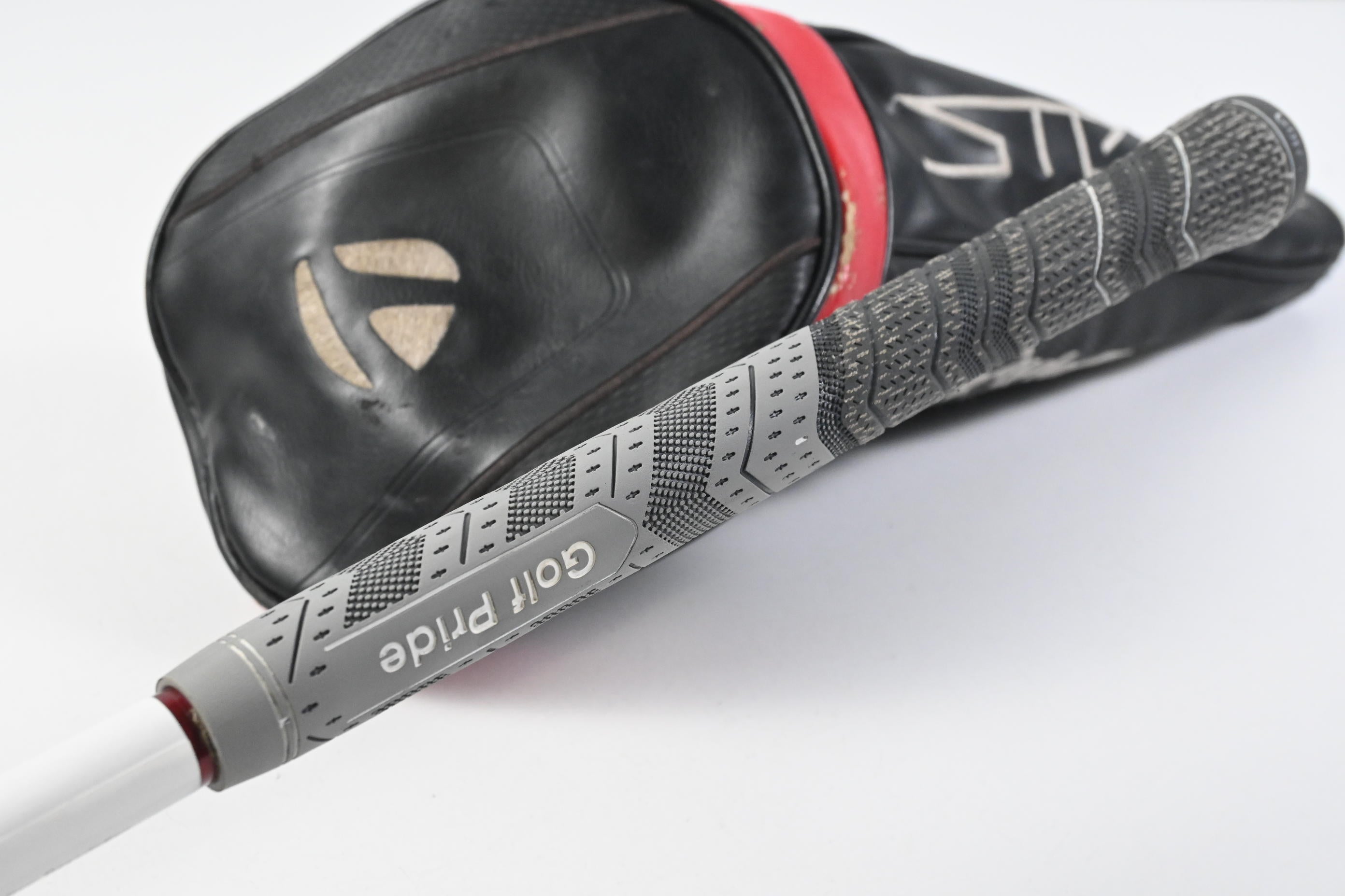 Taylormade Stealth Driver / 10.5 Degree / Stiff Flex Hzrdus Smoke Red RDX 60