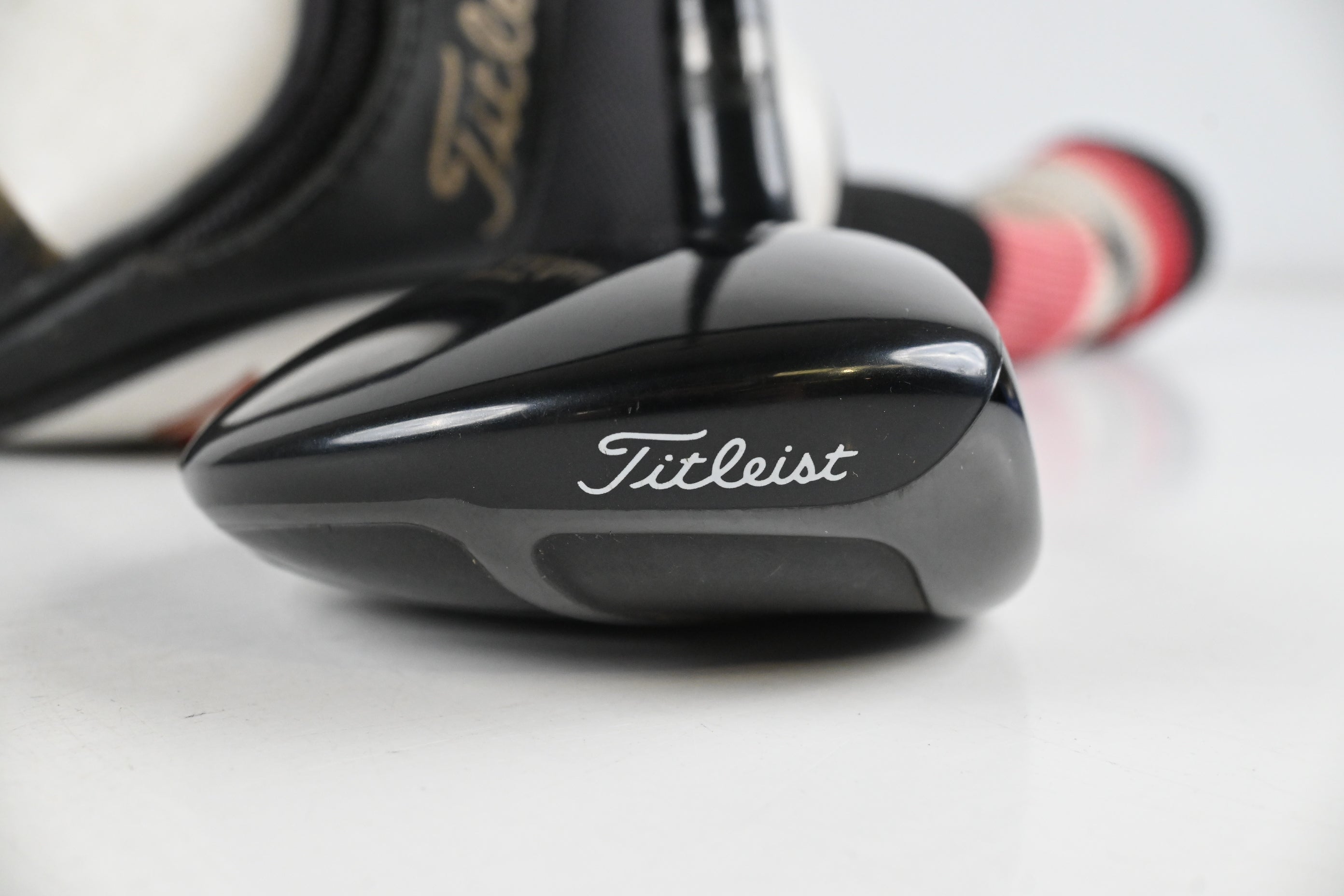 Titleist 910 F #4 Wood / 17 Degree / Regular Flex Aldila RIP 70 Shaft