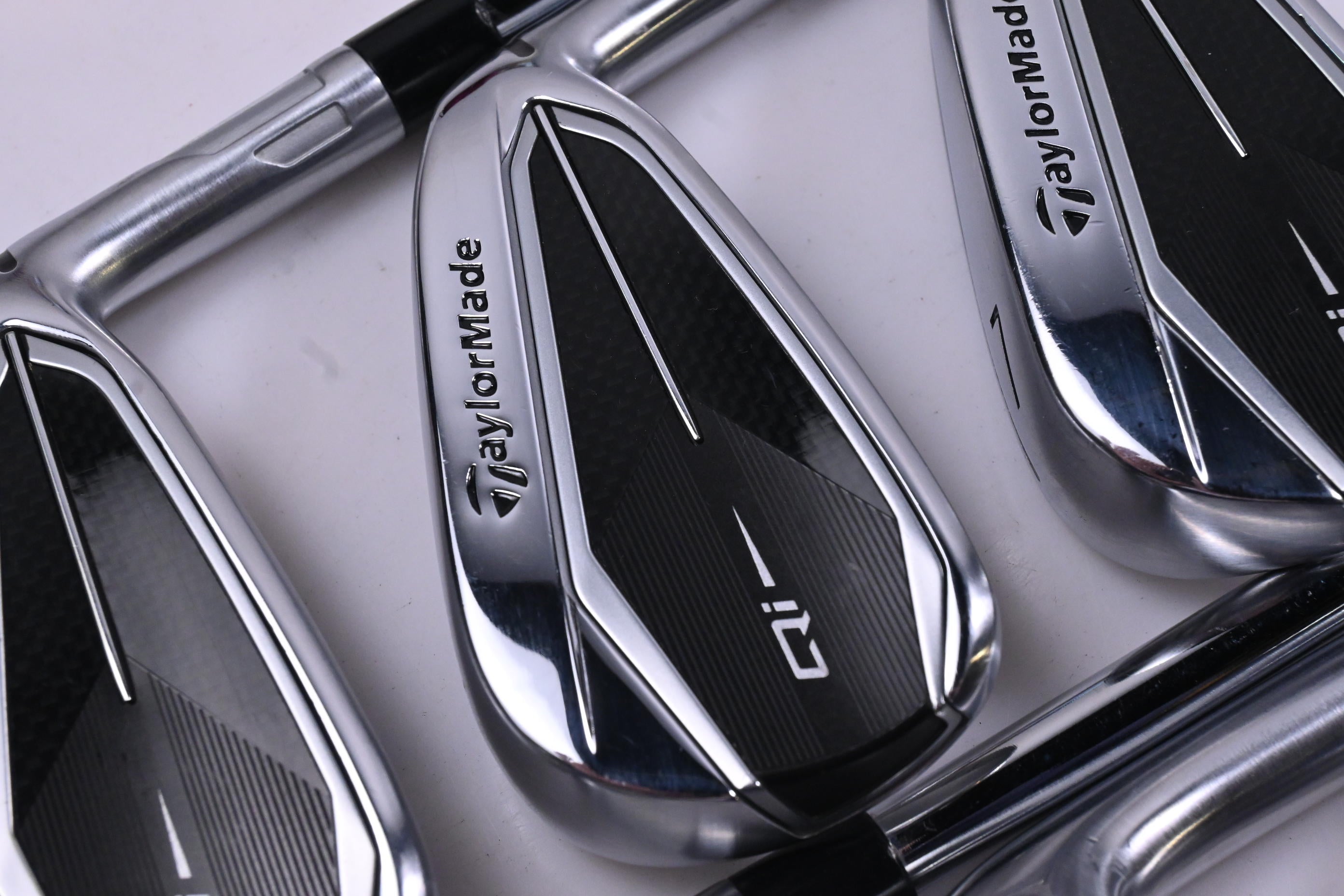Taylormade Qi Irons / 5-PW / Regular Flex KBS MAX MT 85 Shafts