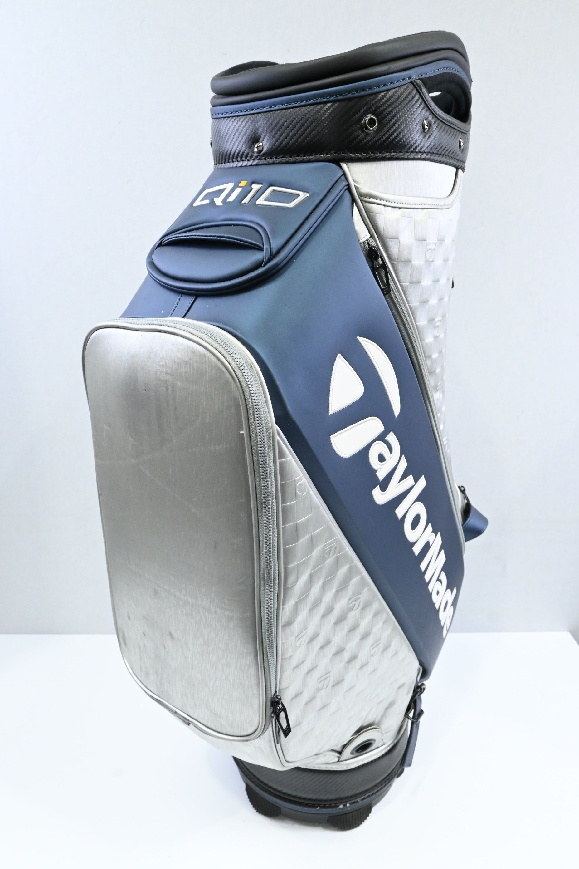 Taylormade Qi35 Tour Bag / 6-Way Divider / Silver, Blue
