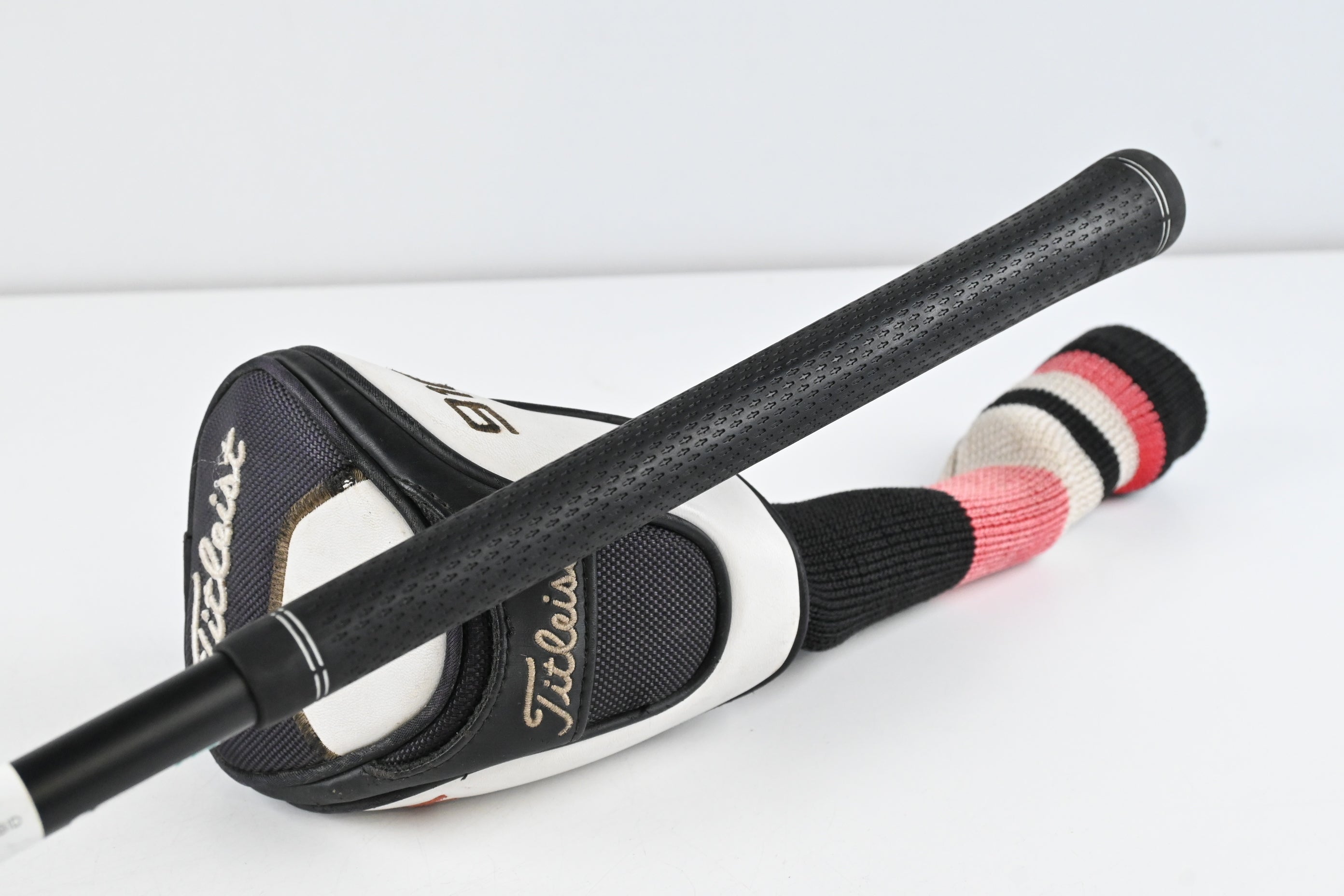 Titleist 910 F #4 Wood / 17 Degree / Regular Flex Aldila RIP 70 Shaft