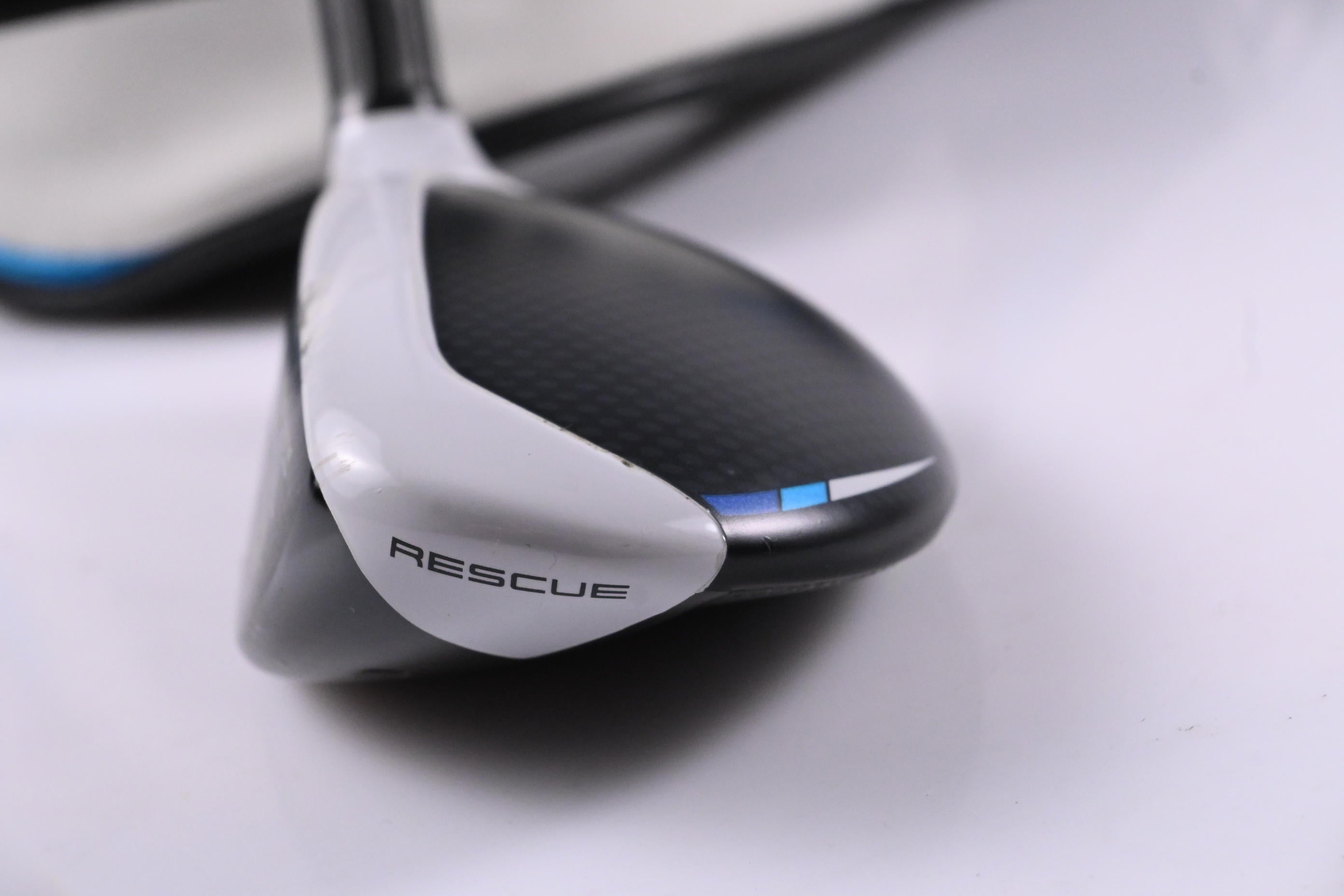 Left Hand Taylormade SIM2 Max #4 Hybrid / 22 Degree / Regular Flex Ventus Blue 6
