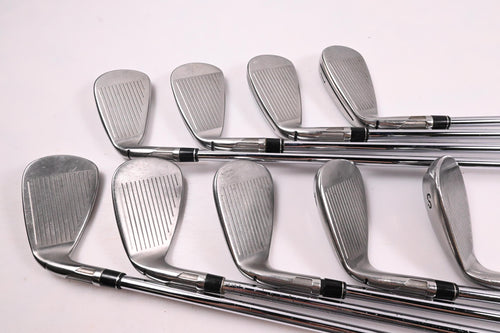 Taylormade SIM2 Max Irons / 4-PW+GW+SW / Regular Flex Elevate 95 Shafts