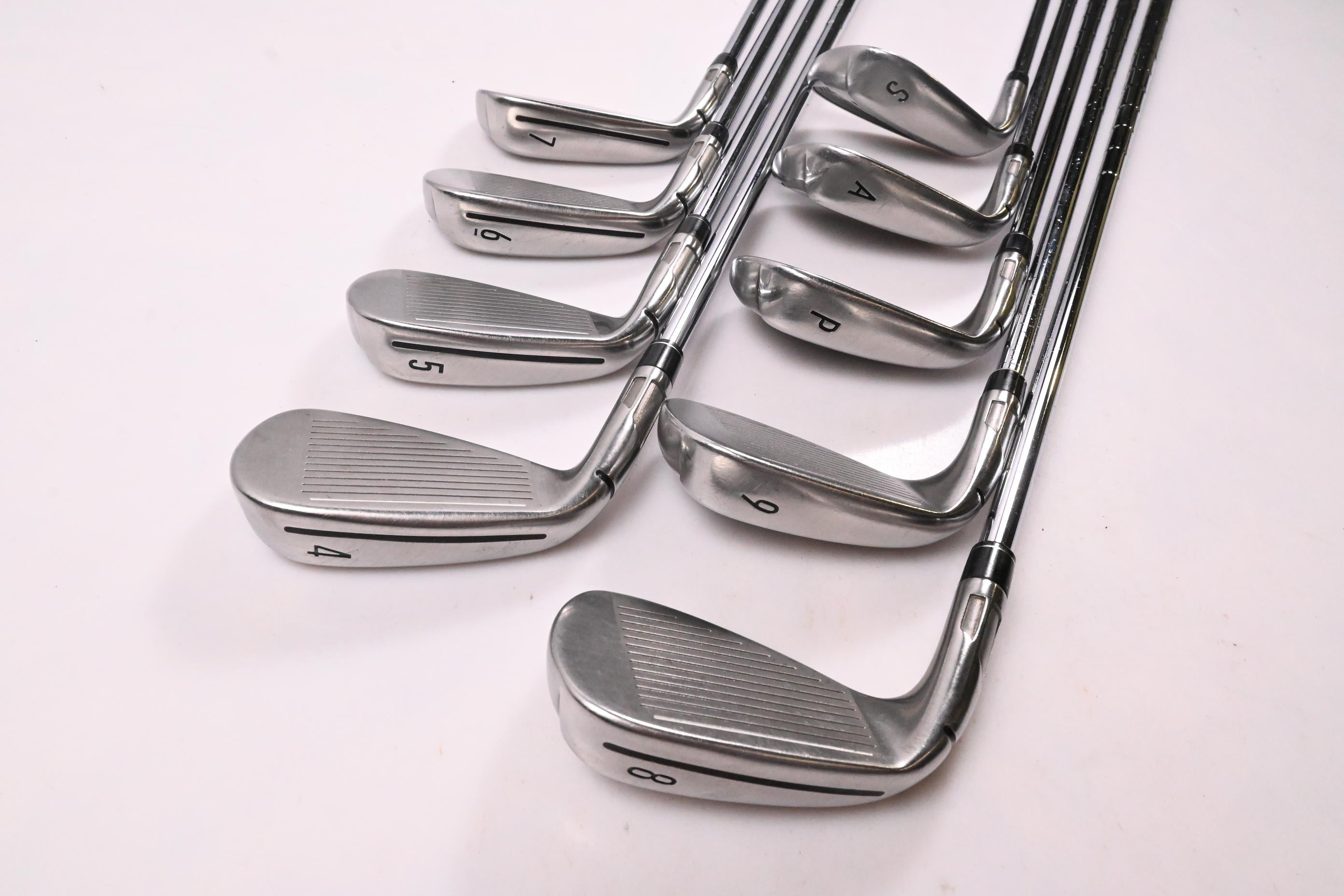 Taylormade SIM2 Max Irons / 4-PW+GW+SW / Regular Flex Elevate 95 Shafts