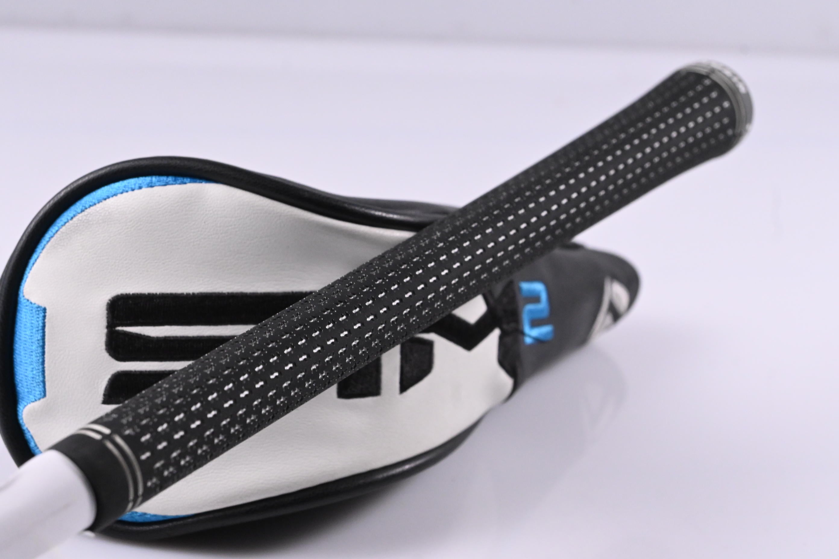 Left Hand Taylormade SIM2 Max #4 Hybrid / 22 Degree / Regular Flex Ventus Blue 6