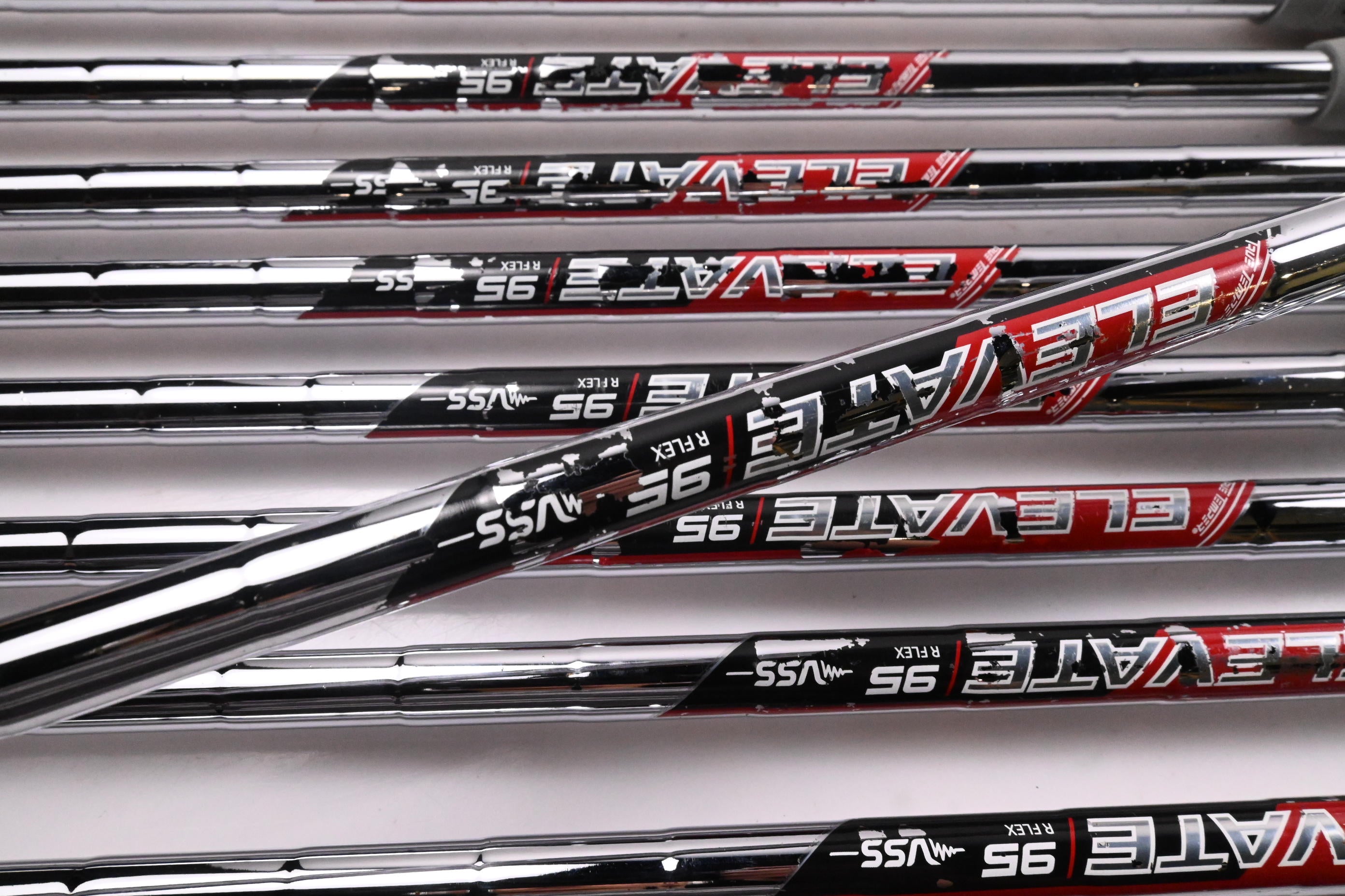 Taylormade SIM2 Max Irons / 4-PW+GW+SW / Regular Flex Elevate 95 Shafts