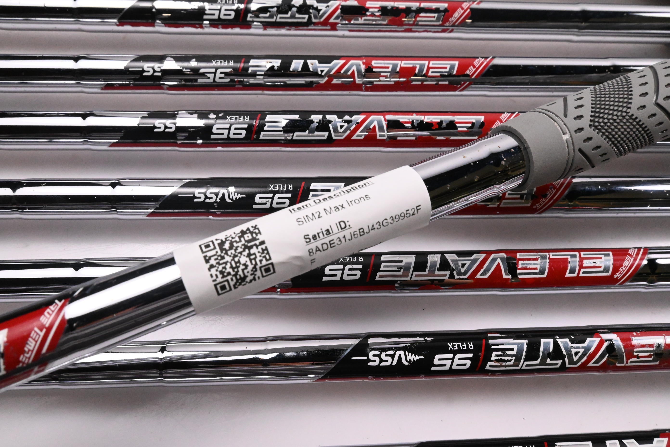 Taylormade SIM2 Max Irons / 4-PW+GW+SW / Regular Flex Elevate 95 Shafts