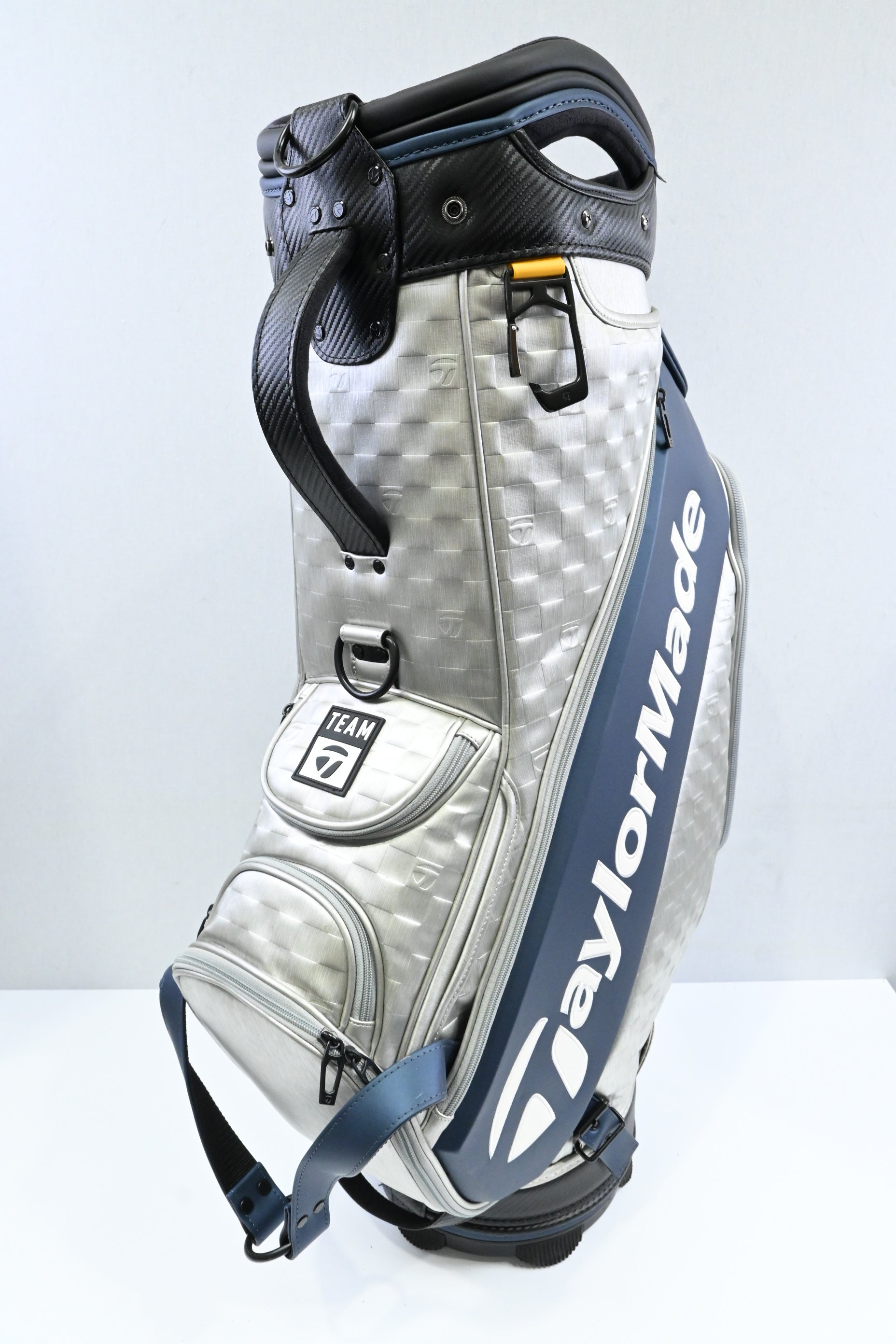 Taylormade Qi35 Tour Bag / 6-Way Divider / Silver, Blue