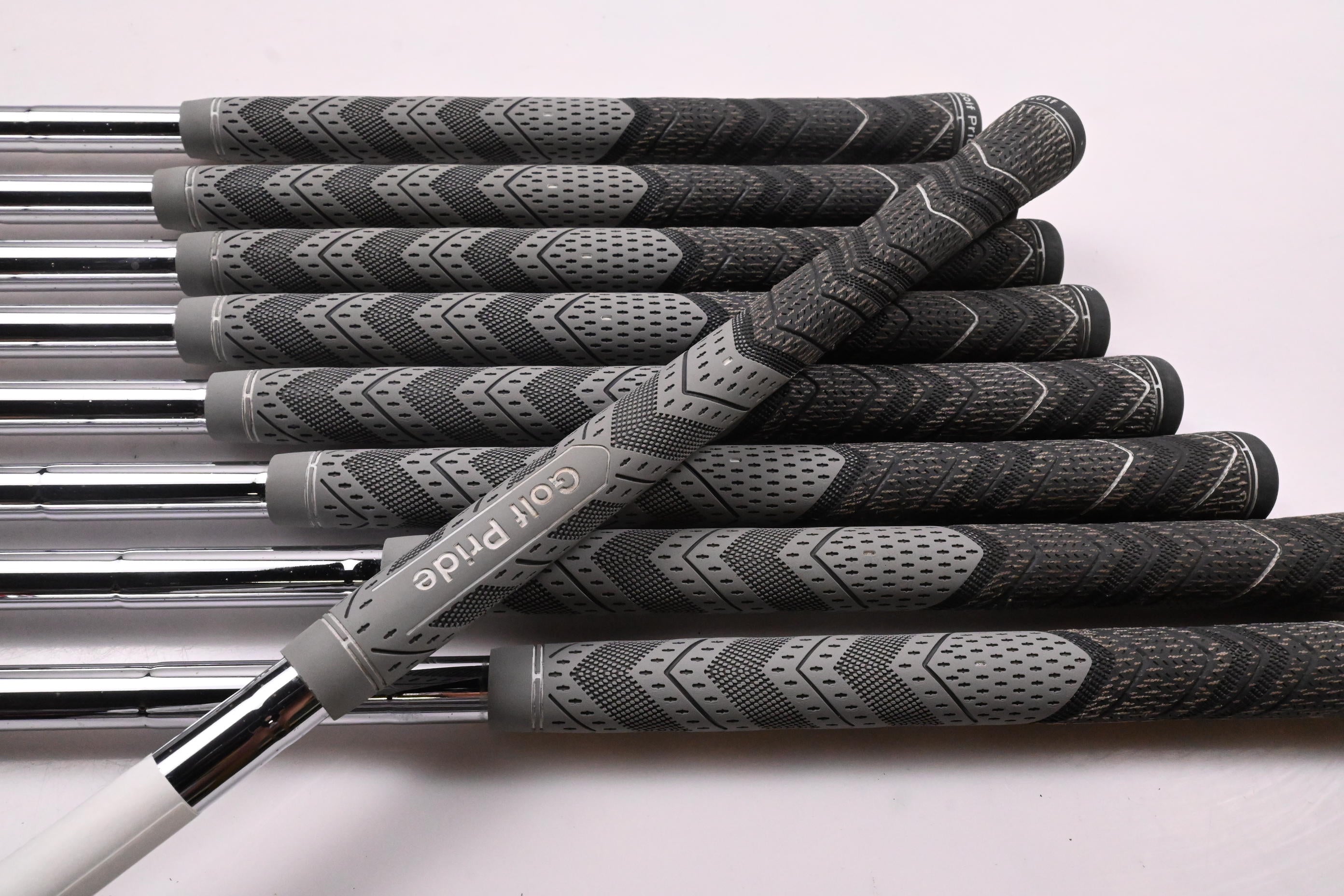 Taylormade SIM2 Max Irons / 4-PW+GW+SW / Regular Flex Elevate 95 Shafts