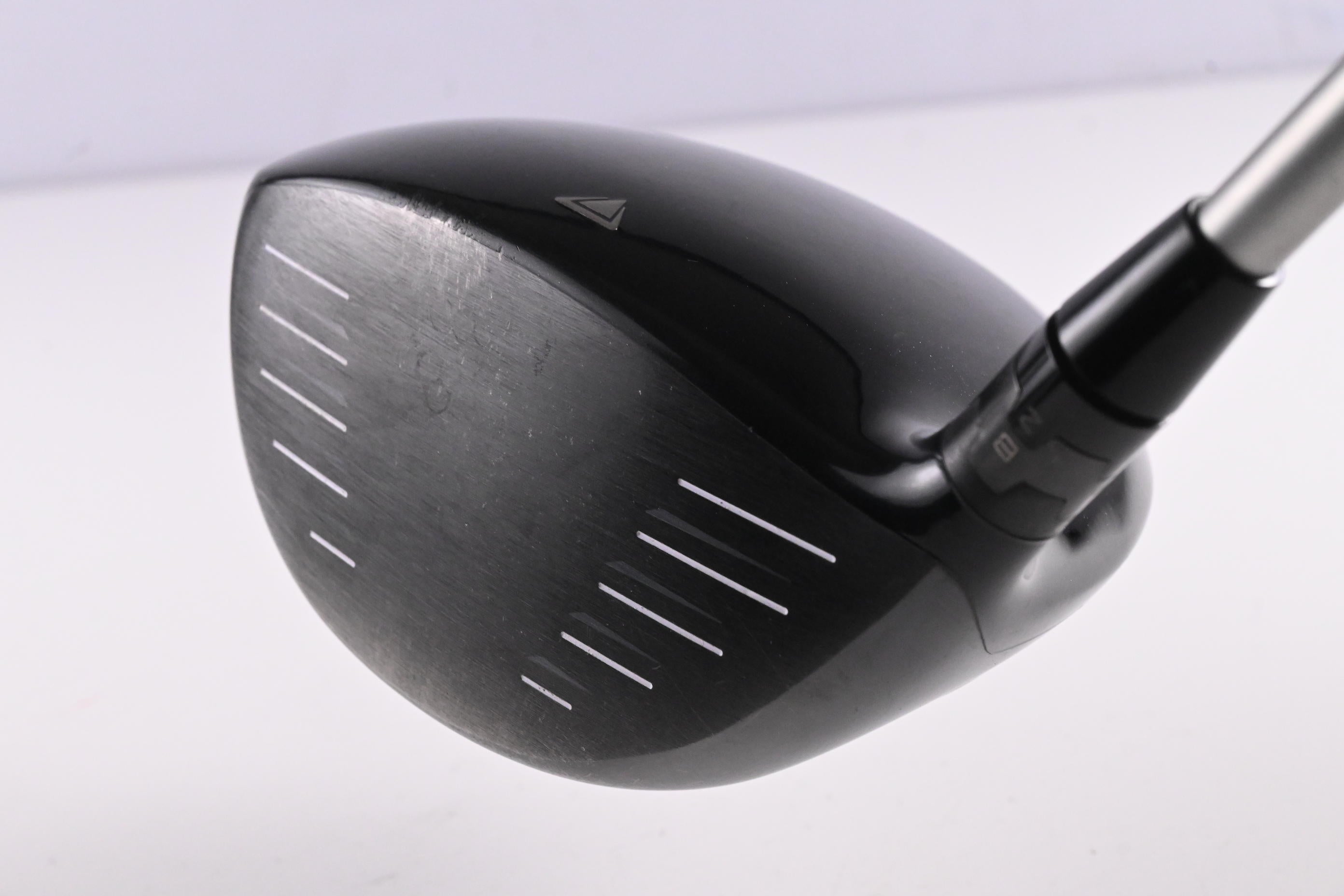 Titleist 915 D2 Driver / 10.5 Degree / Stiff Flex Diamana S+ Blue 60 Shaft