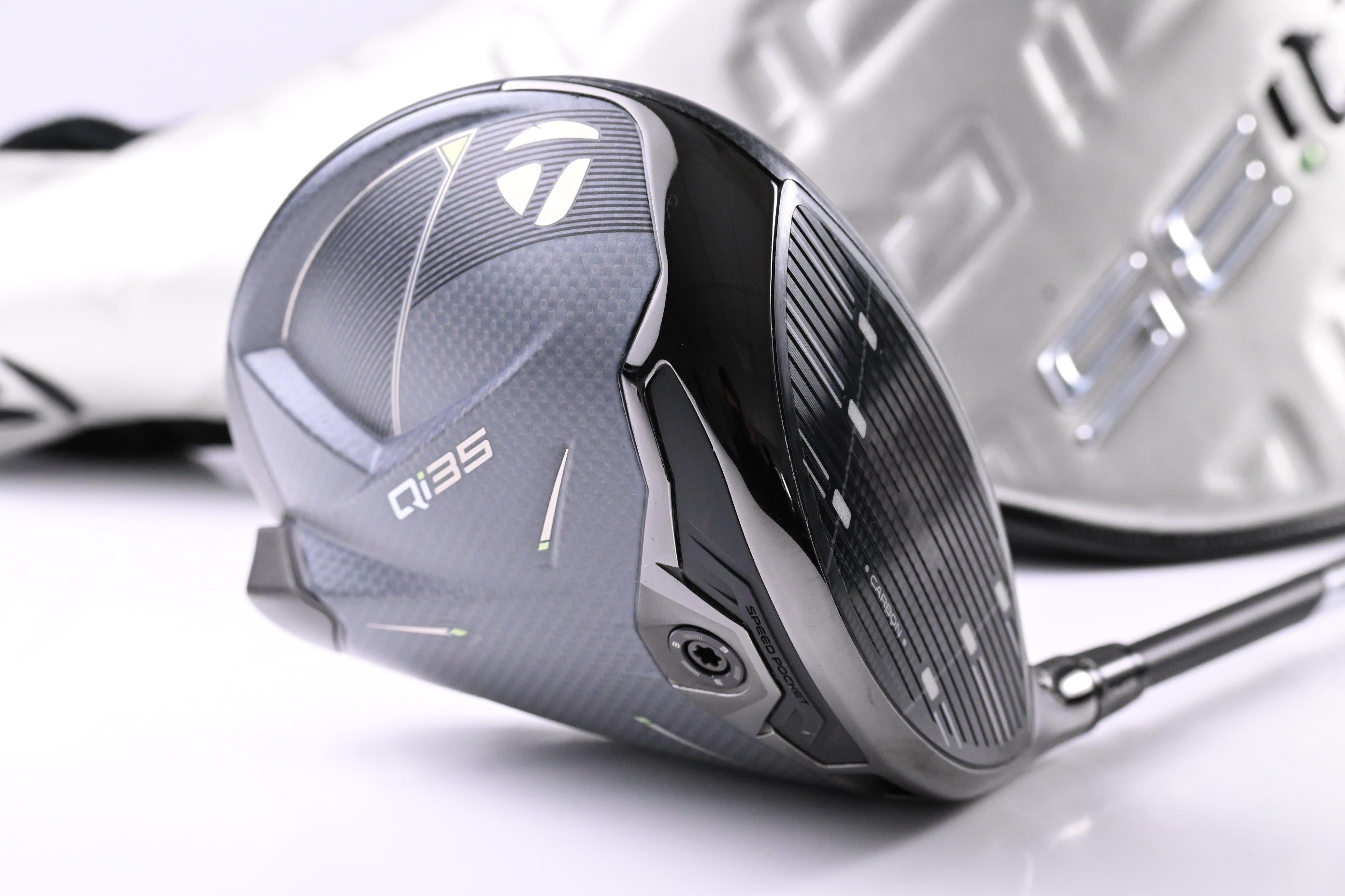 Taylormade Qi35 Driver / 10.5 Degree / Regular Flex Fujikura Ventus Blue 5 Shaft