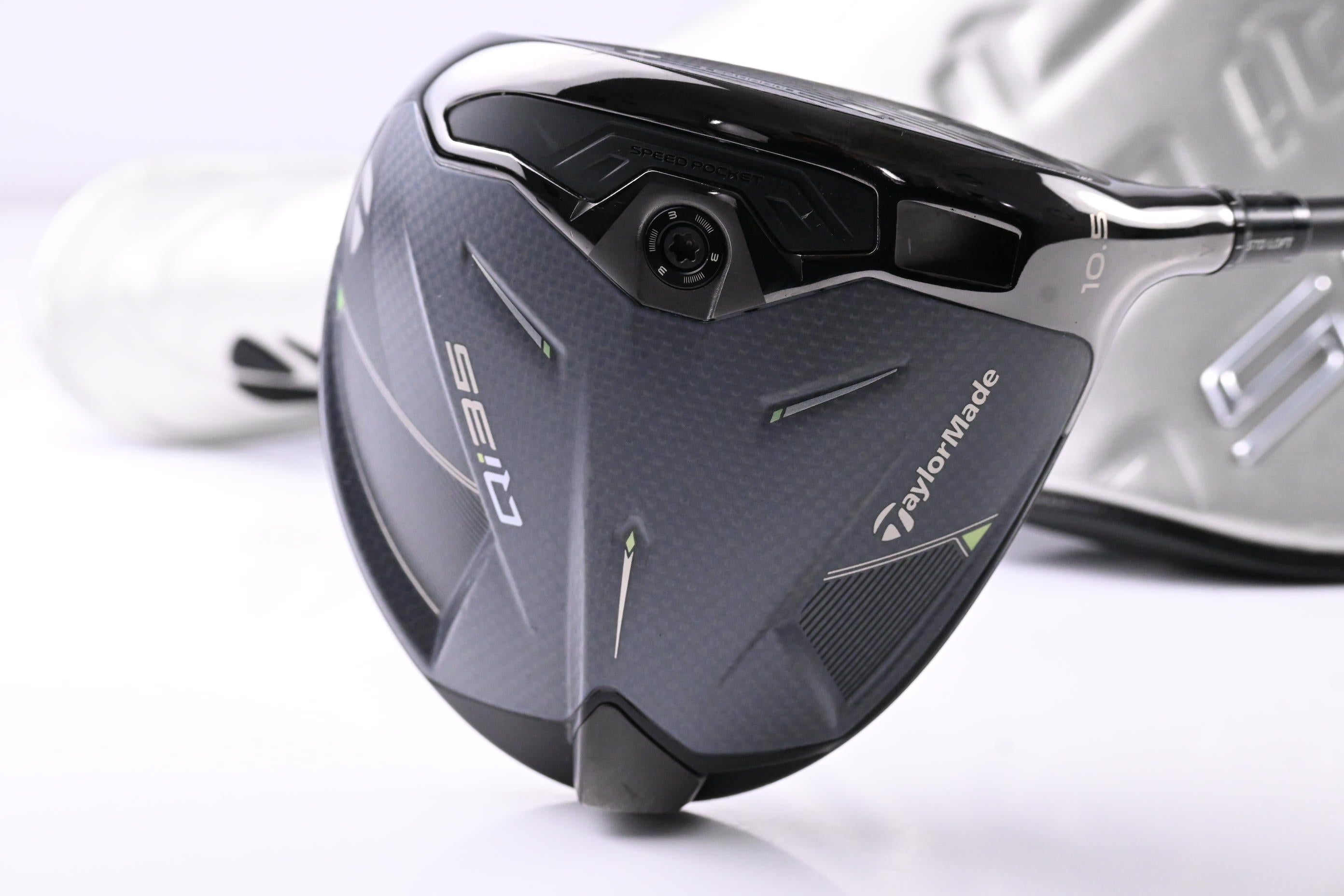 Taylormade Qi35 Driver / 10.5 Degree / Regular Flex Fujikura Ventus Blue 5 Shaft
